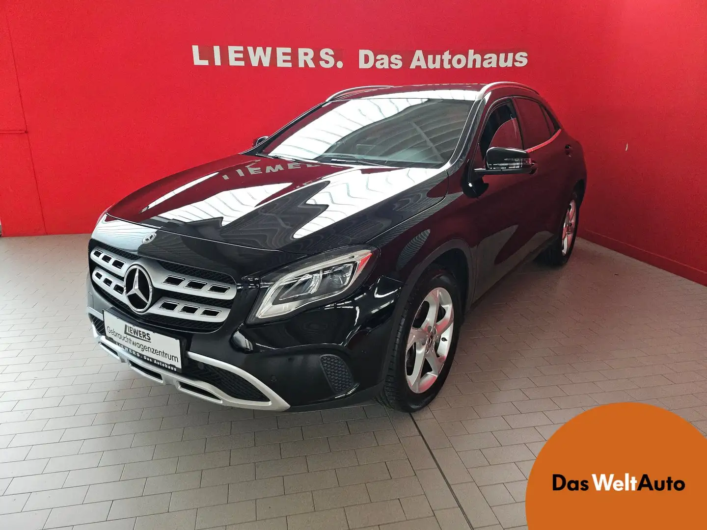 Mercedes-Benz GLA 180 180 Aut. Schwarz - 1