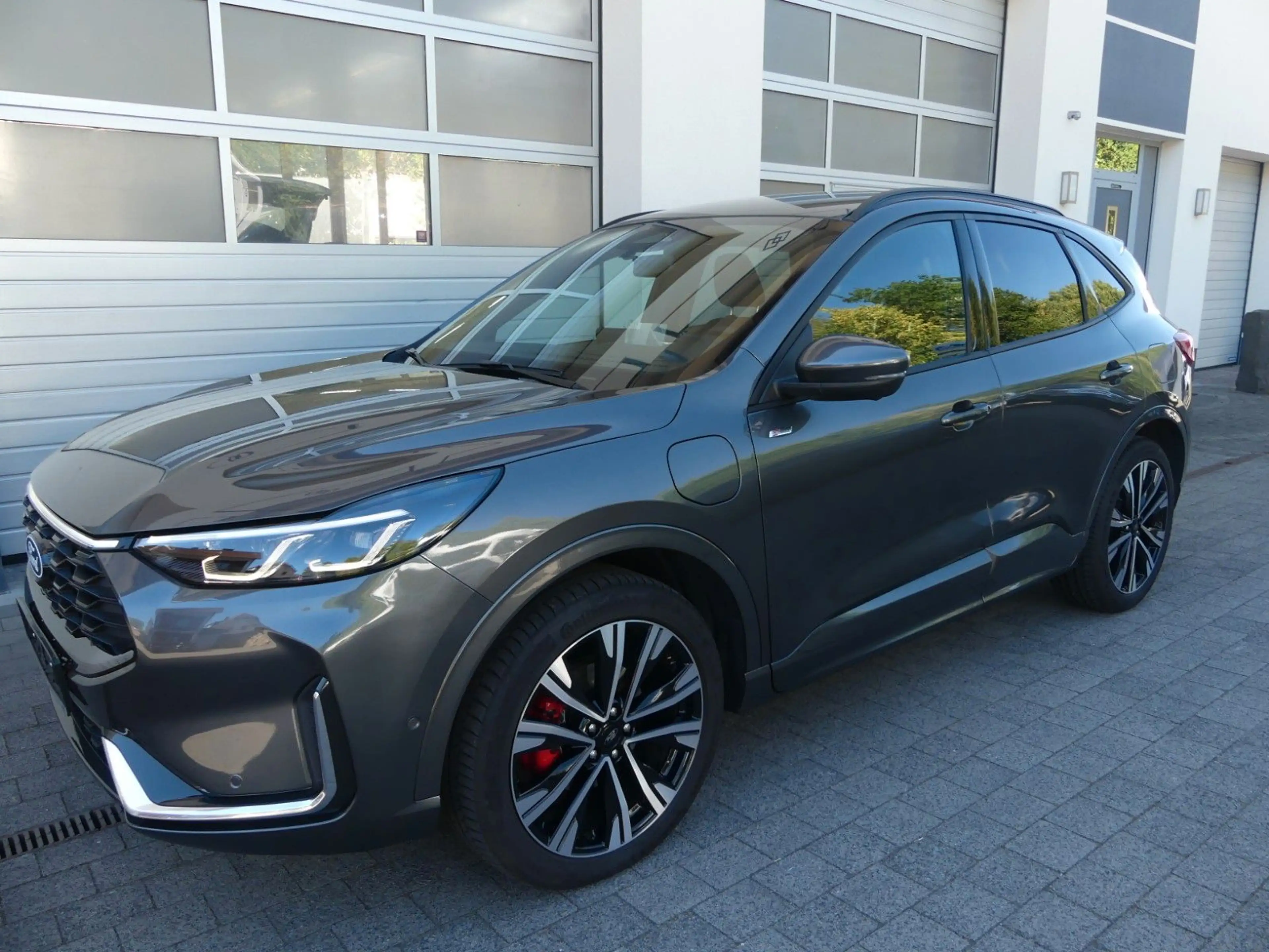 Ford Kuga Plug-In Hybrid ST-Line X — photo 2