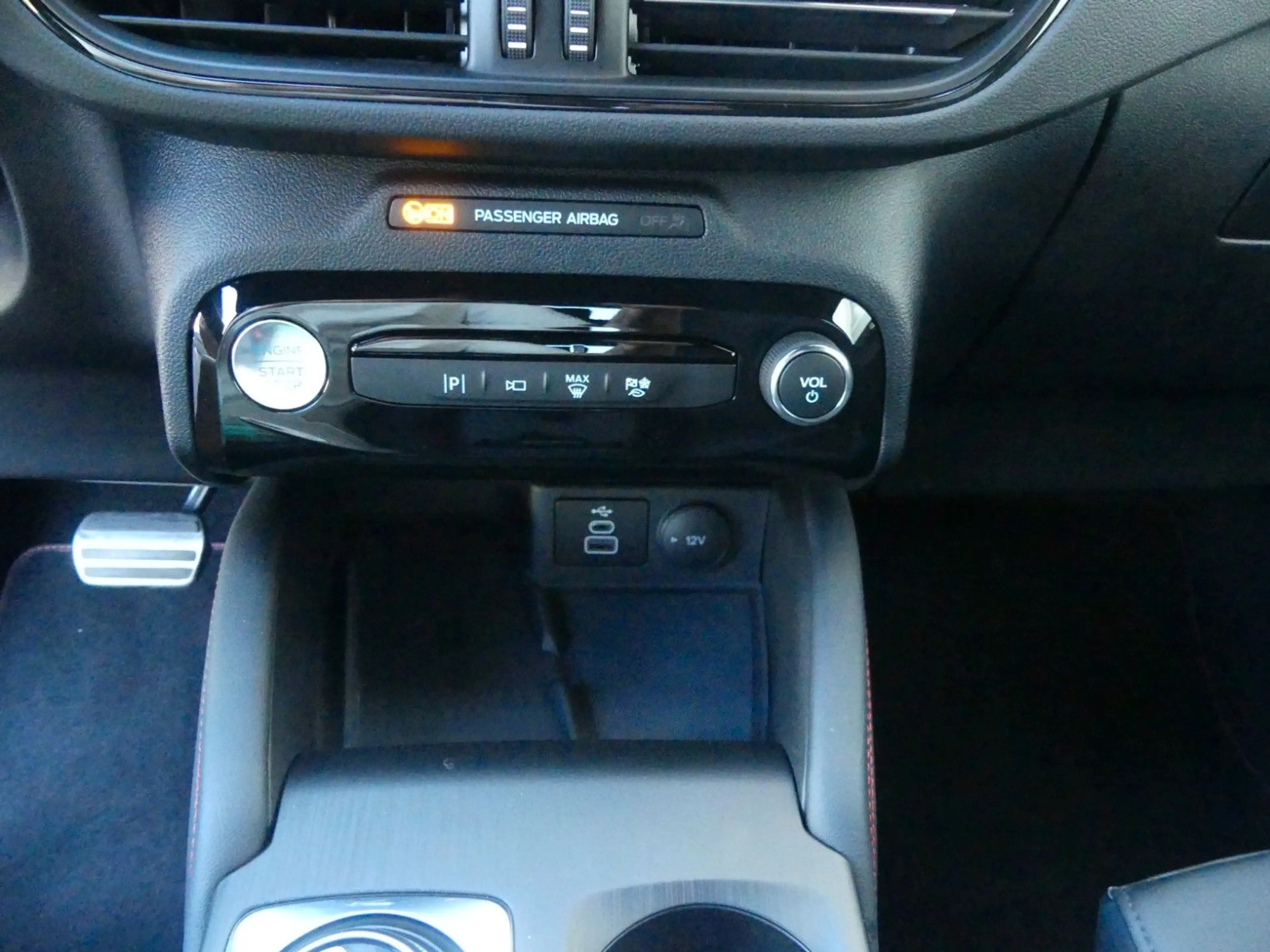 Ford Kuga Plug-In Hybrid ST-Line X — photo 15