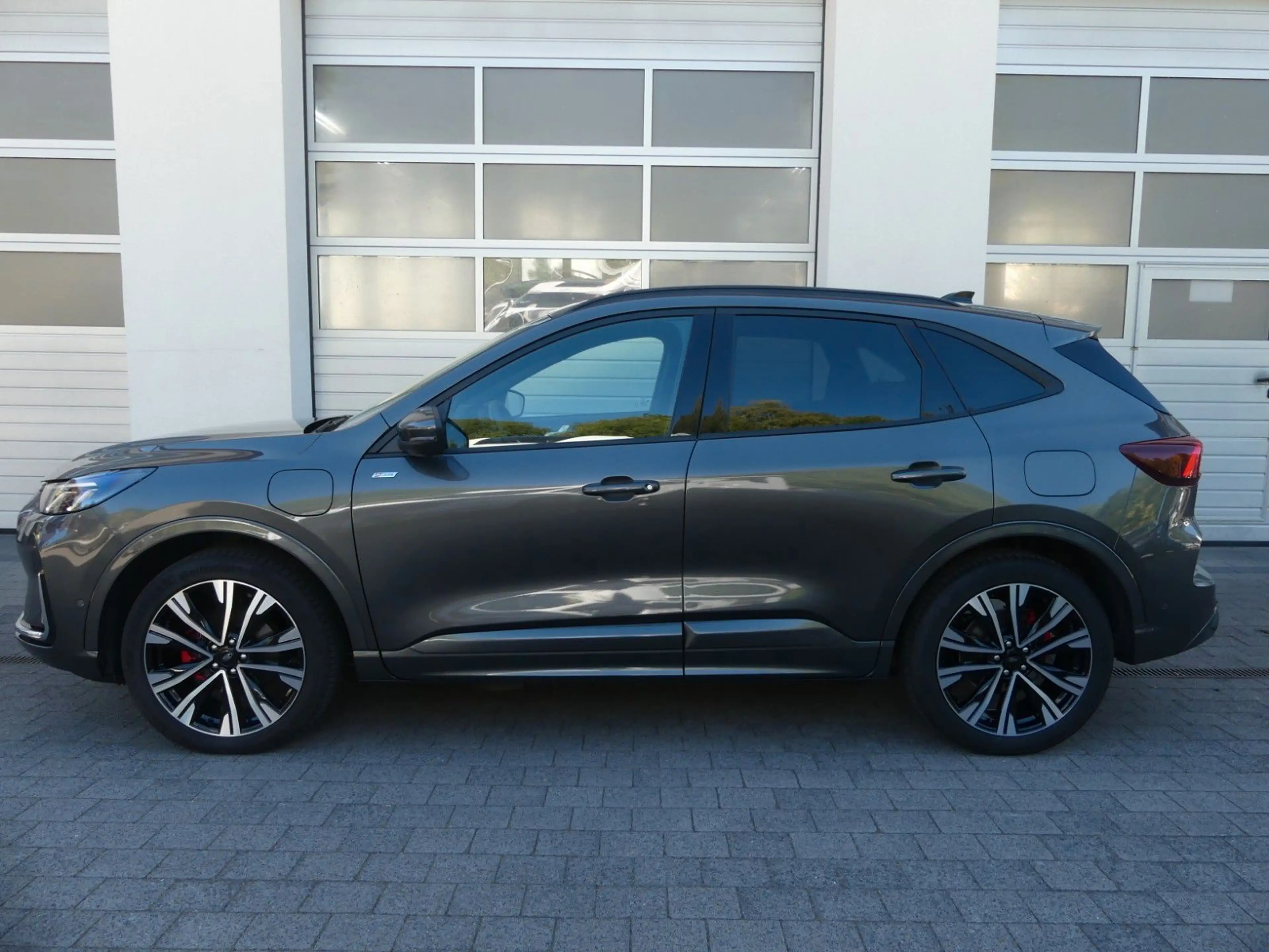 Ford Kuga Plug-In Hybrid ST-Line X — photo 8