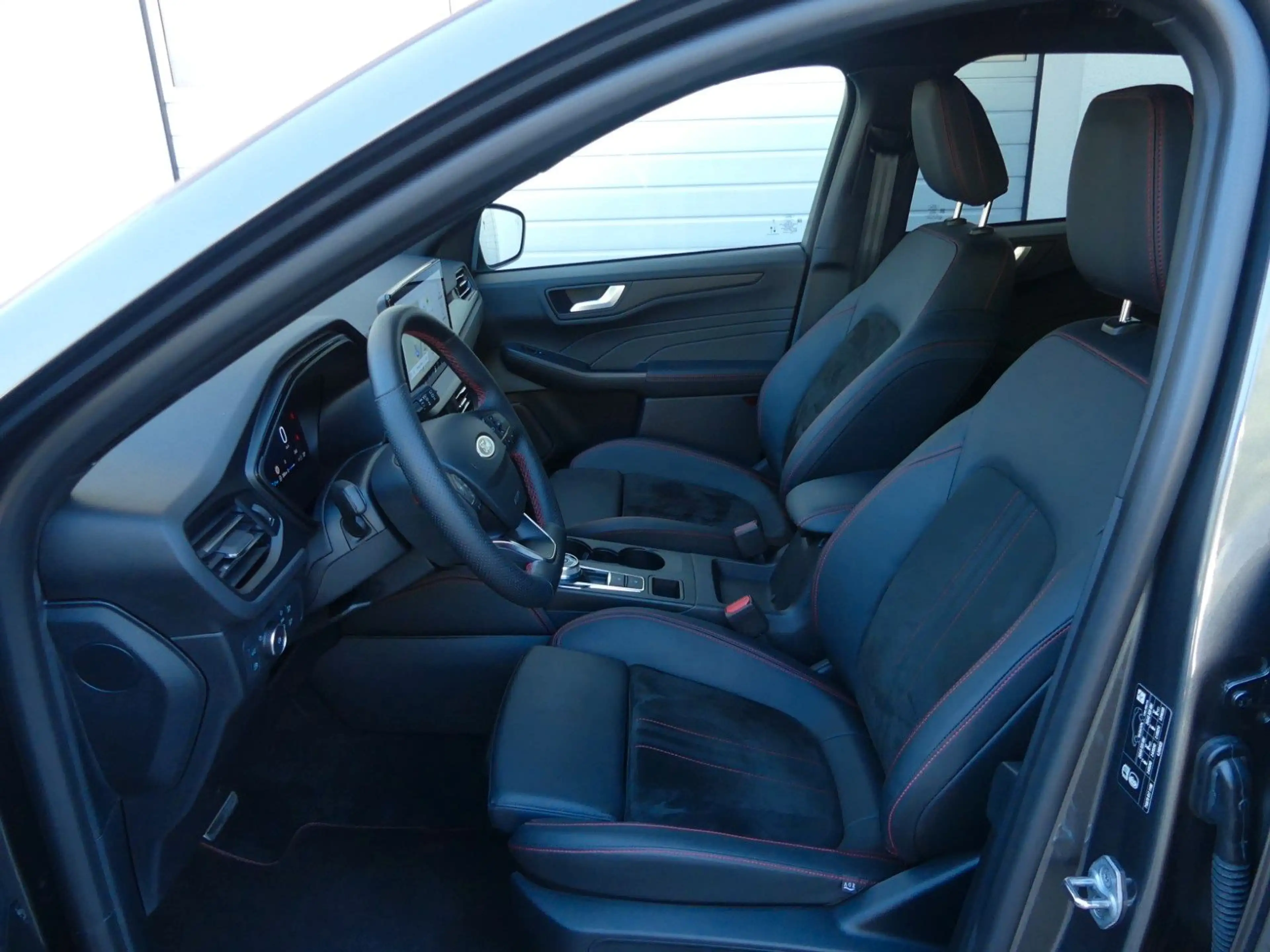 Ford Kuga Plug-In Hybrid ST-Line X — photo 10