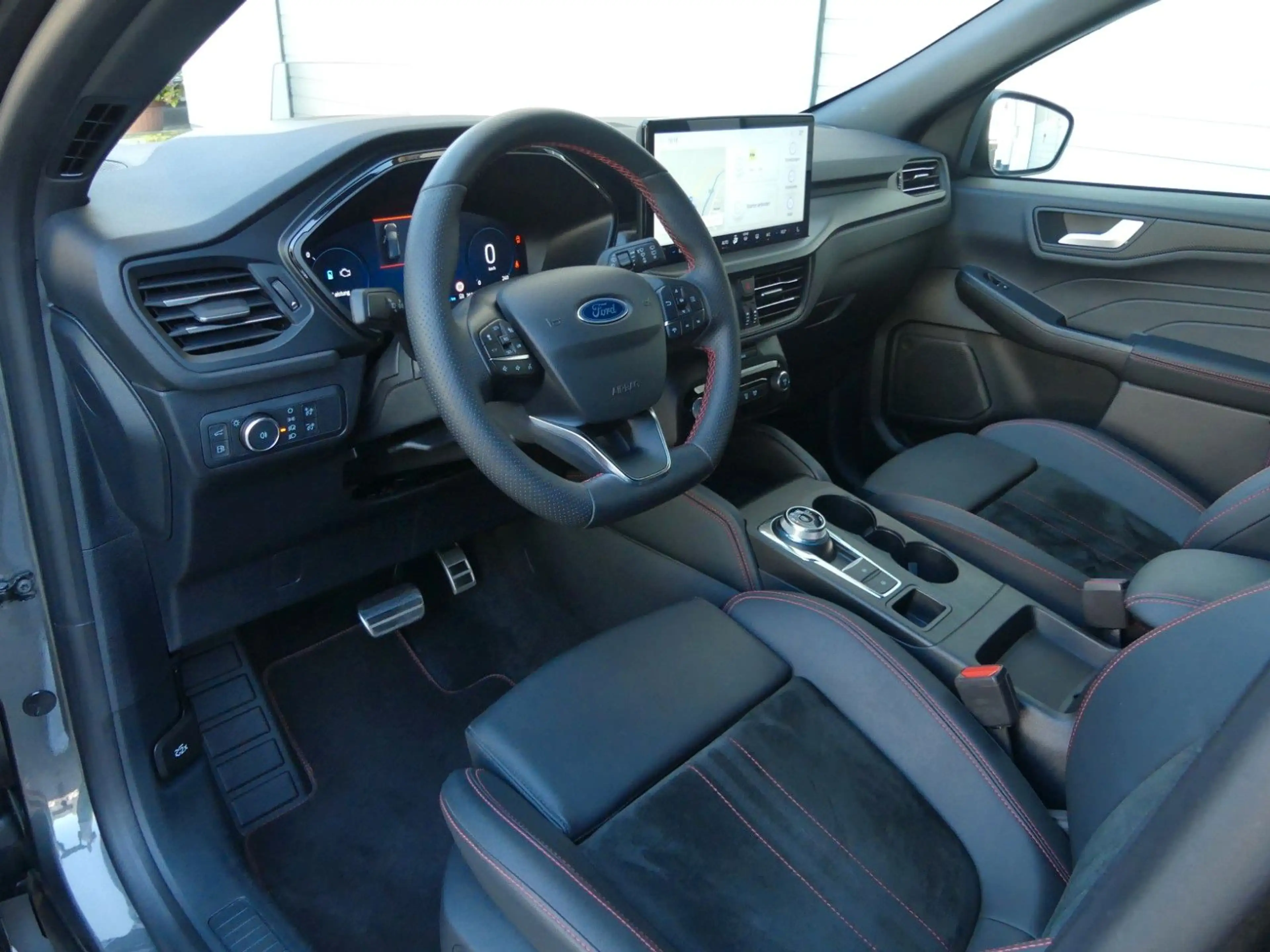 Ford Kuga Plug-In Hybrid ST-Line X — photo 11