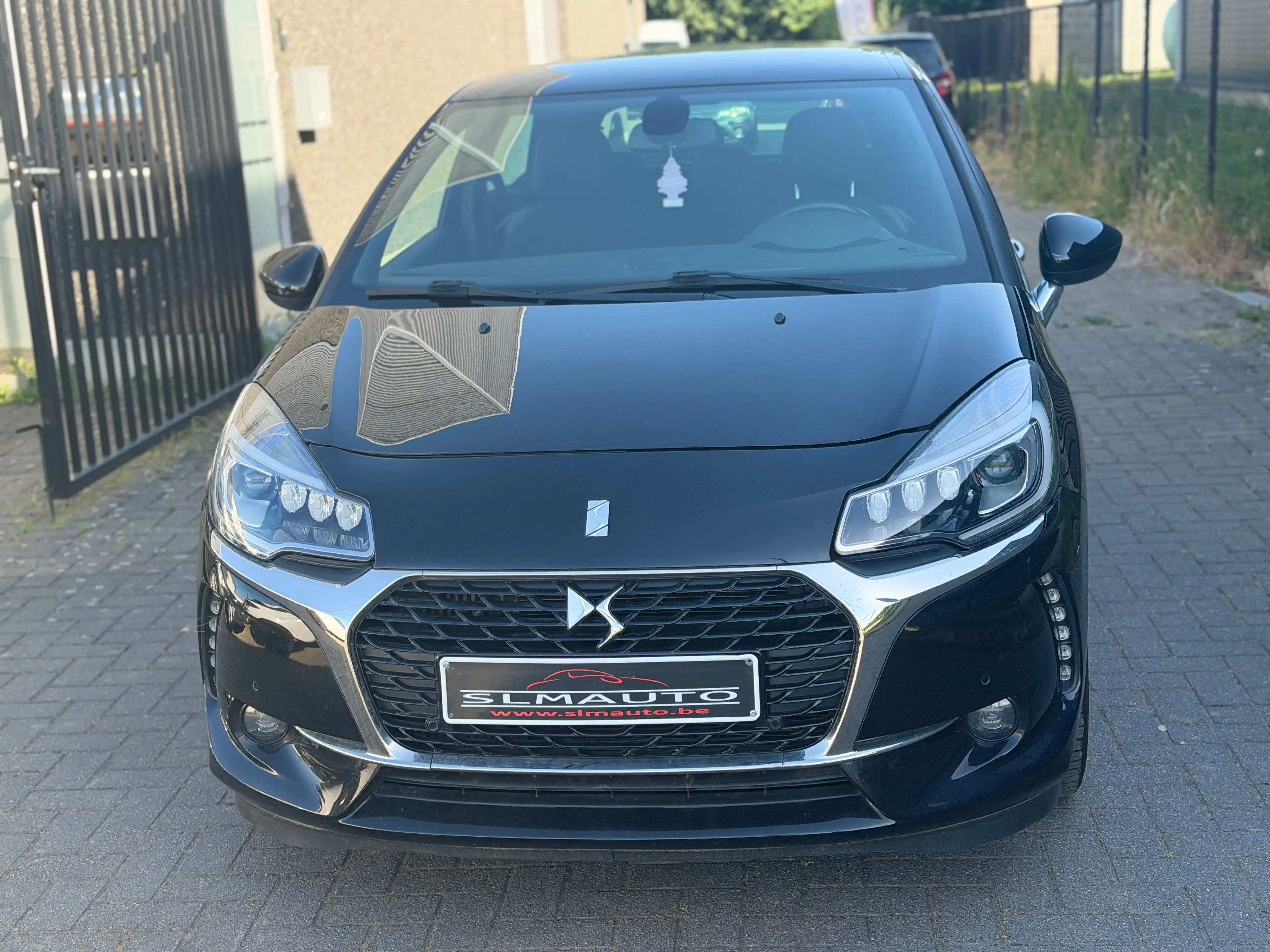 DS Automobiles DS 3 DS 3 1.2i PureTech Inès de la Fressange — photo 2
