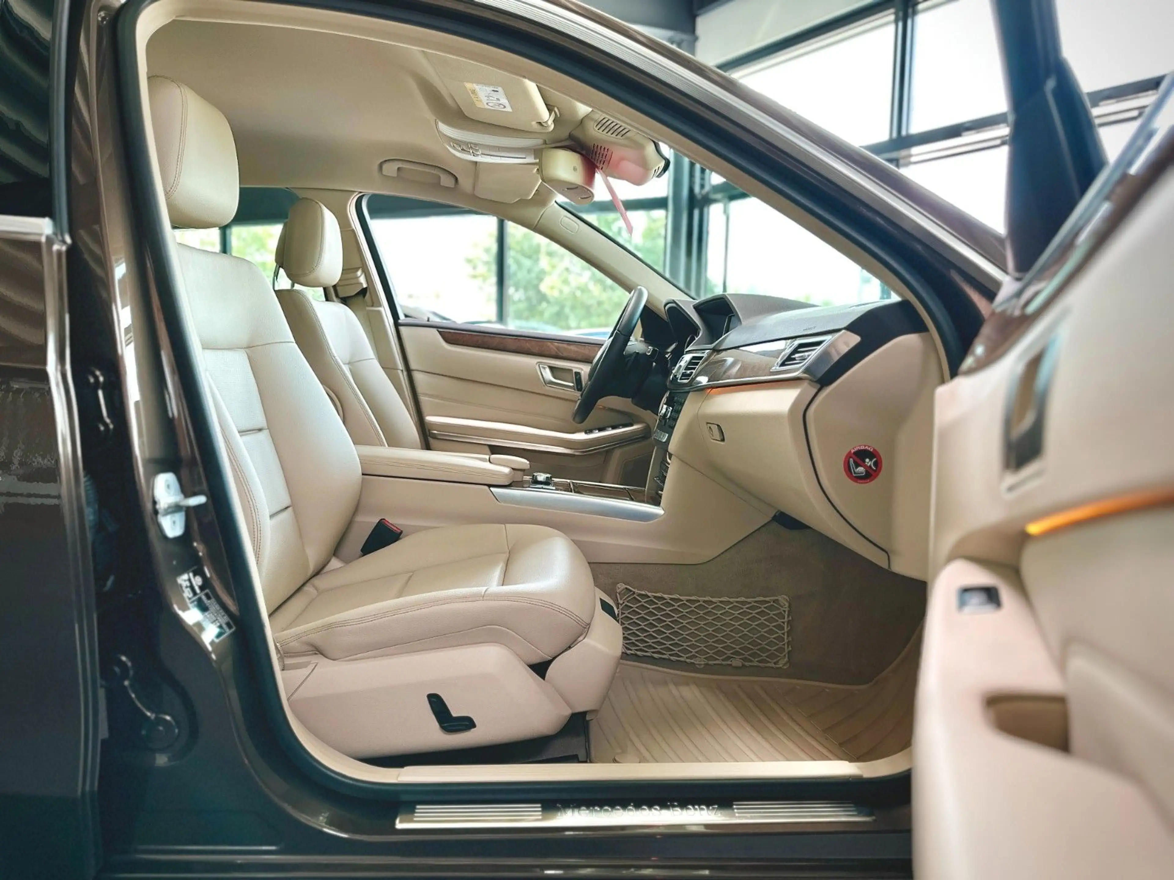 Mercedes-Benz E 350 AirMatic*Elegance*Distro+*TotwASS*Keyless* — photo 13