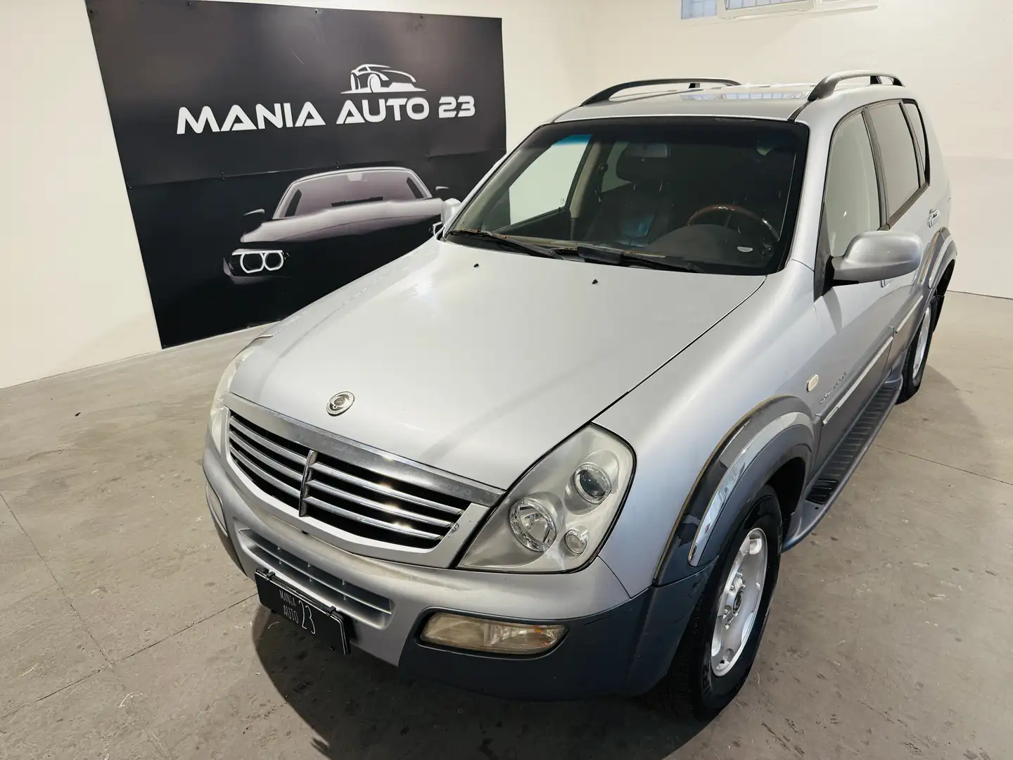 SsangYong Rexton Rexton 2.7 xdi Plus1*AUTOMATICA*GANCIO TRAINO* Plateado - 2