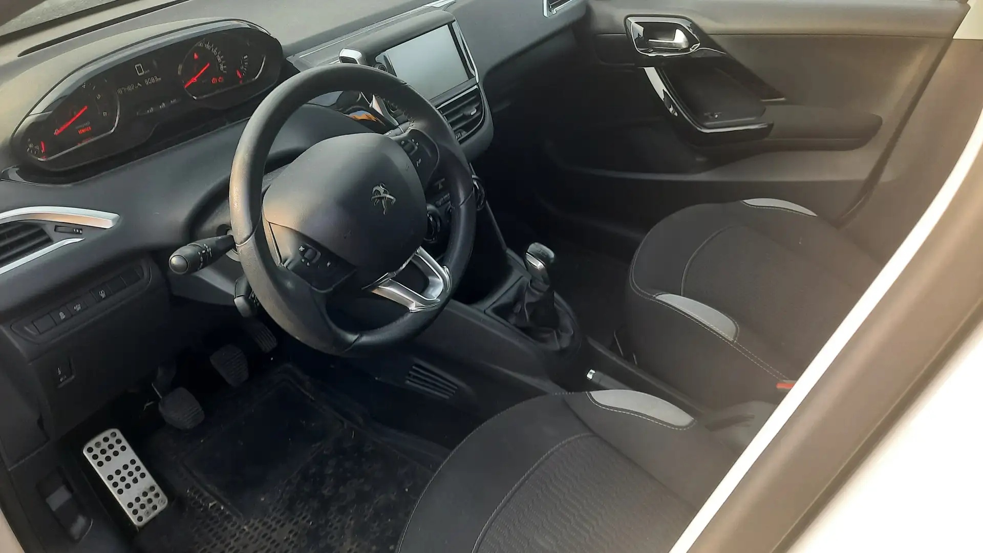 Peugeot 208 Active 1,6 e-HDI 92 FAP Weiß - 2