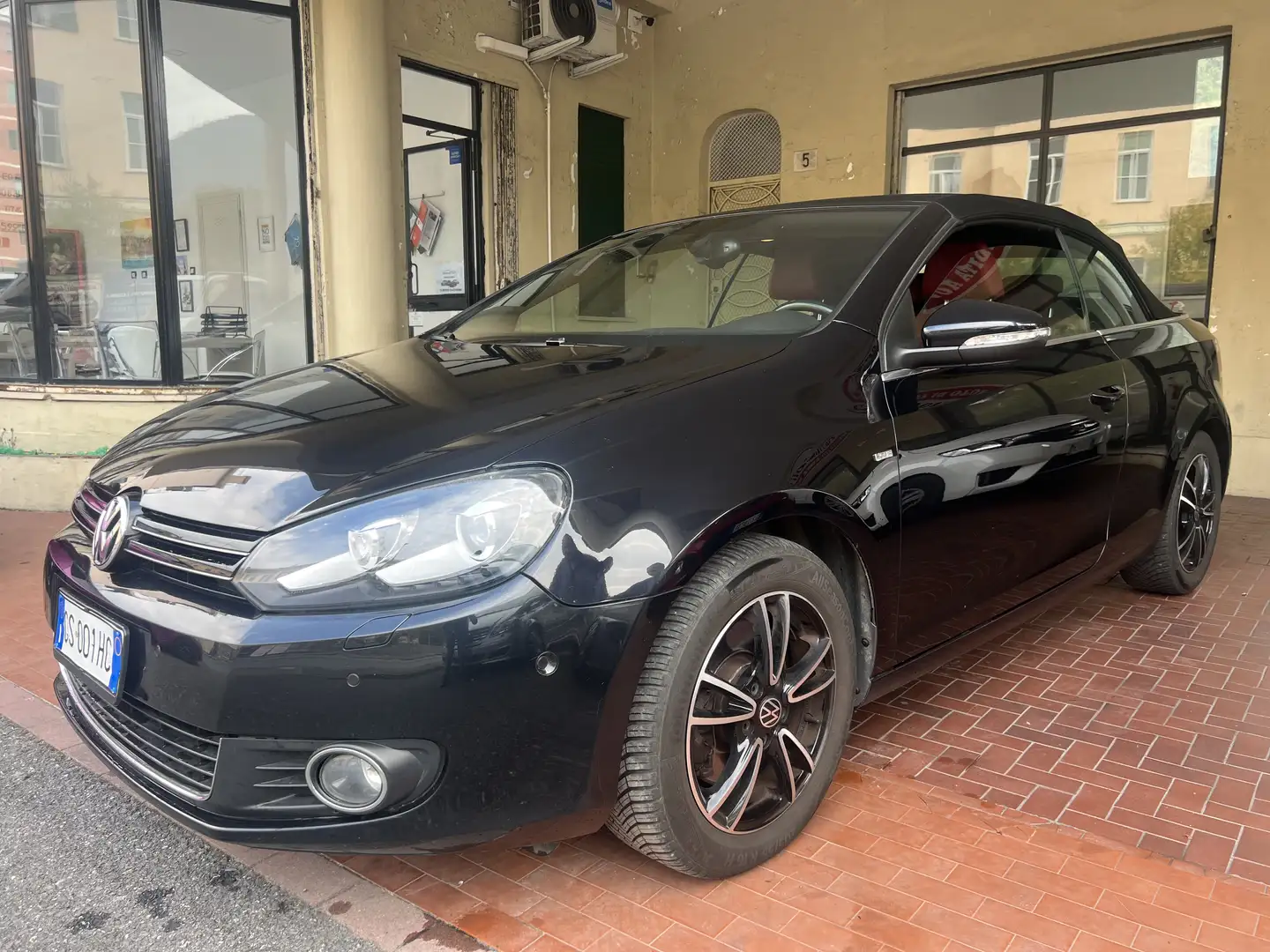 Volkswagen Golf Golf VI Cabrio 2.0 tdi 140cv DSG iCup Nero - 2