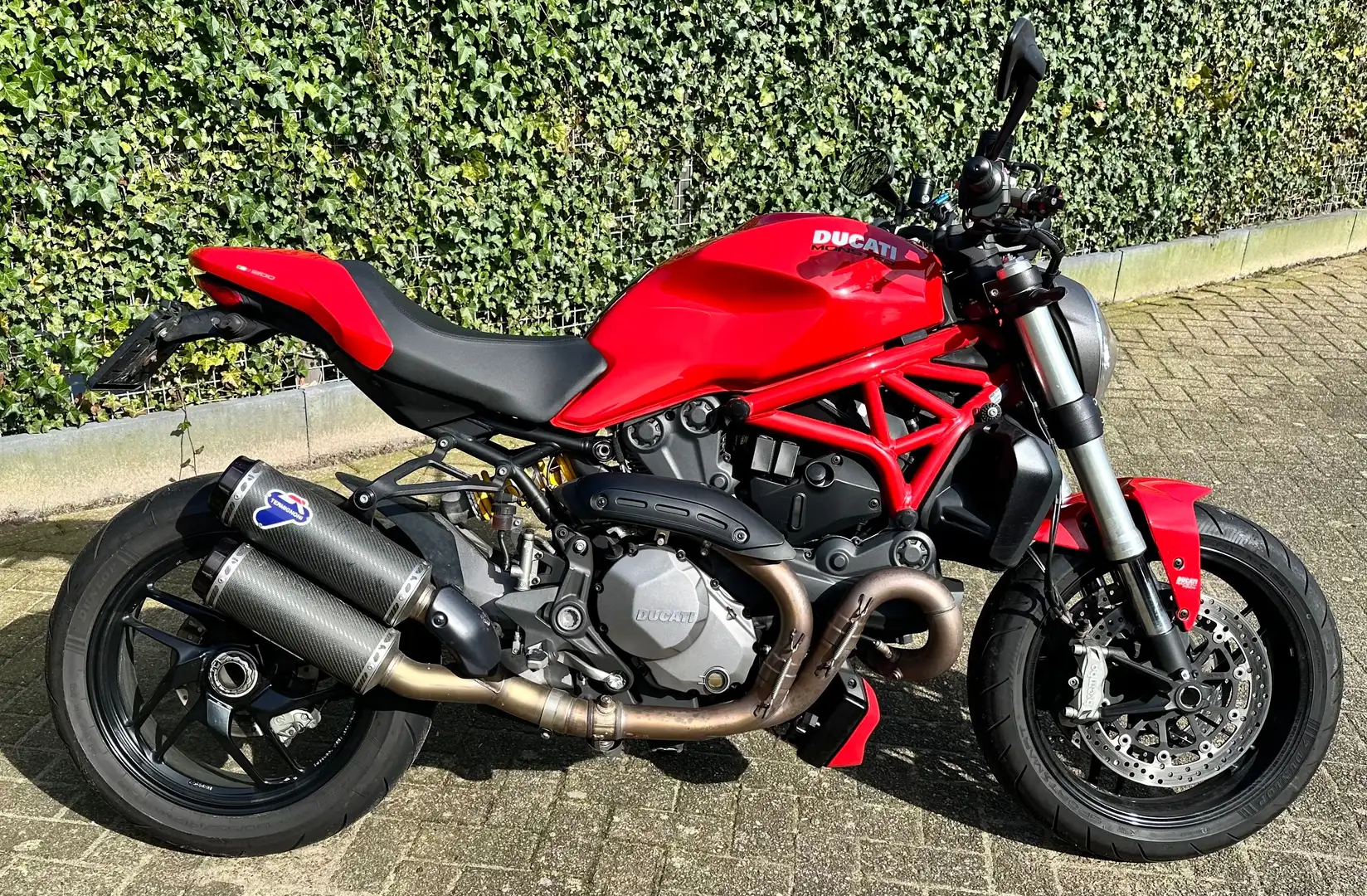 Ducati Monster 1200 Rouge - 1