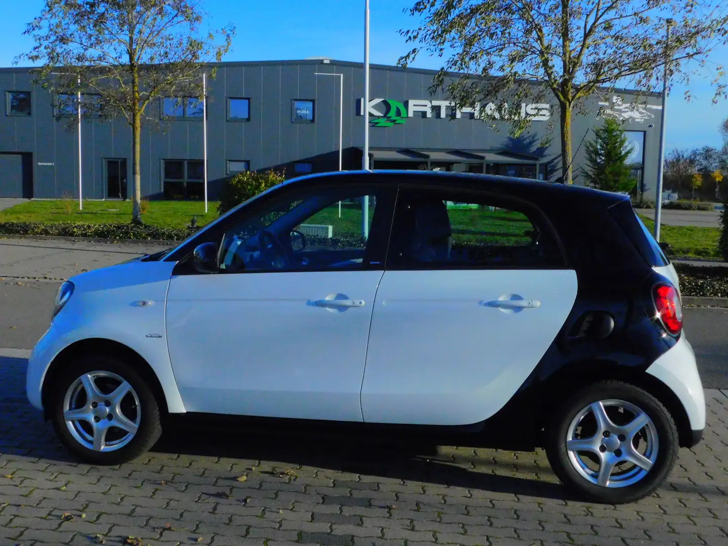 smart forFour Passion Schwarz / Weiss Blanc - 1