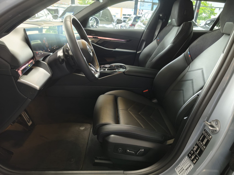 BMW 520 d xDrive M Sport Tour AHK/RFK/H&K/ACC/20" — photo 8