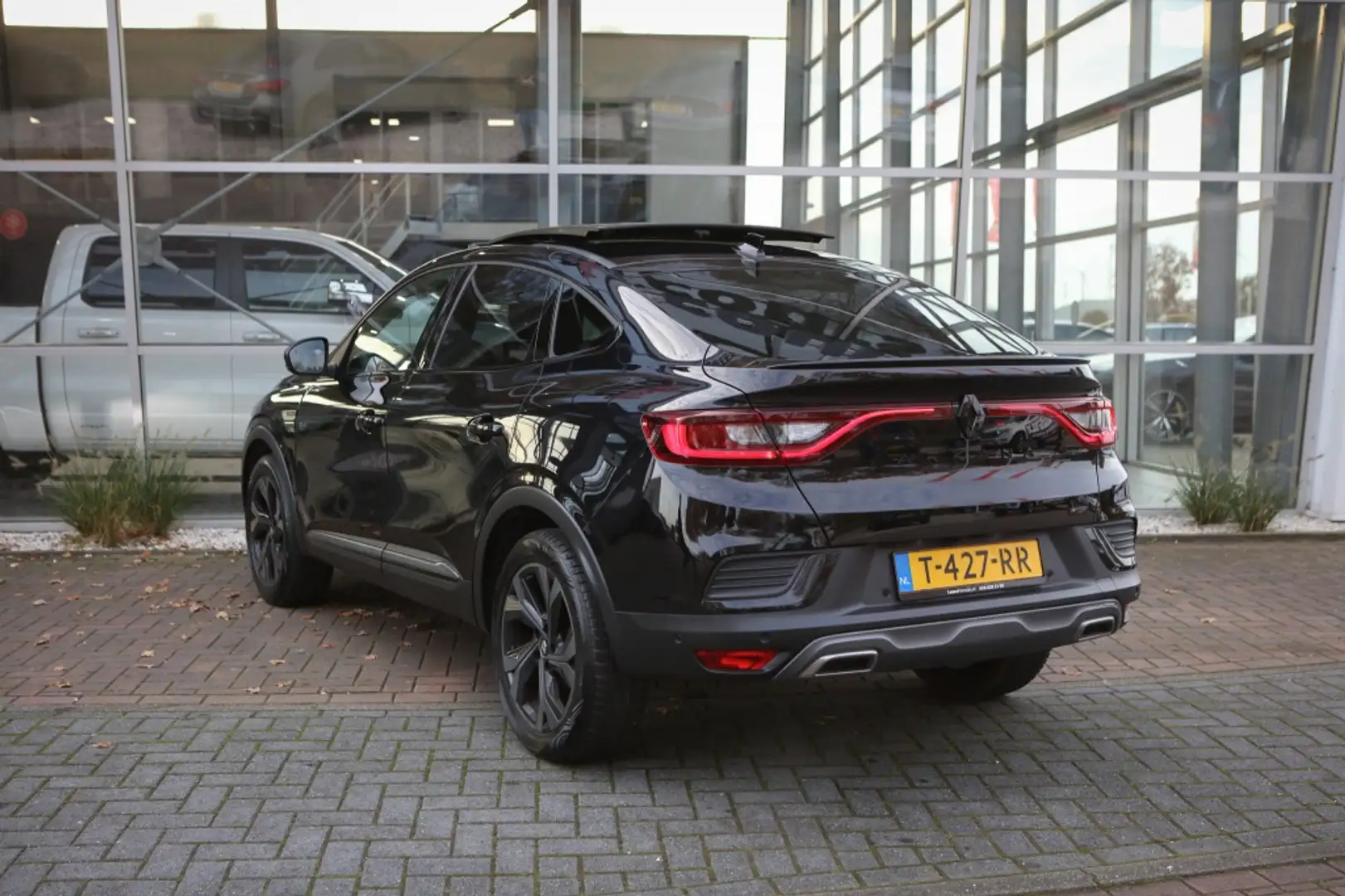 Renault Arkana 1.6 E-T h 145 ET eng | Pano | Achteruitrijcamera | Zwart - 2