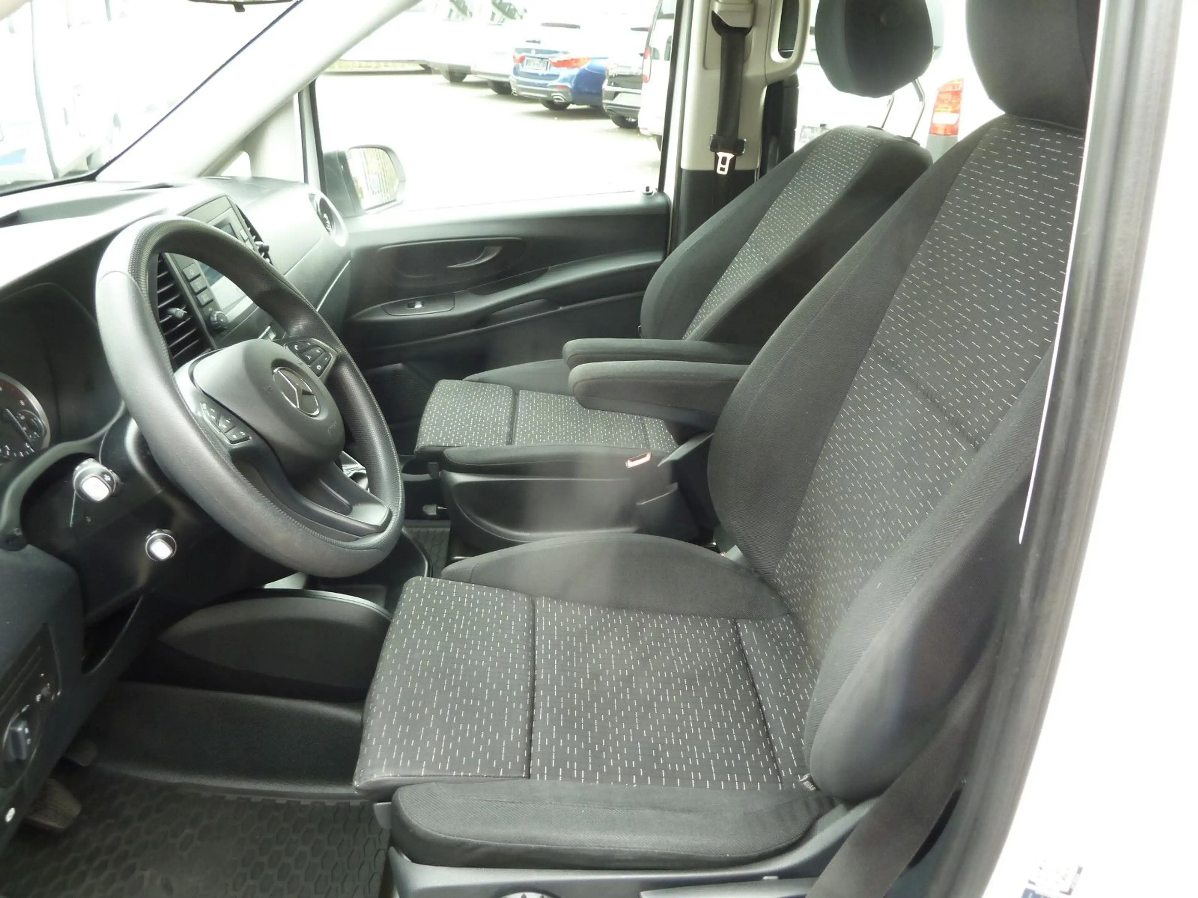 Mercedes-Benz Vito Mixto 114 CDI RWD kompakt — photo 9