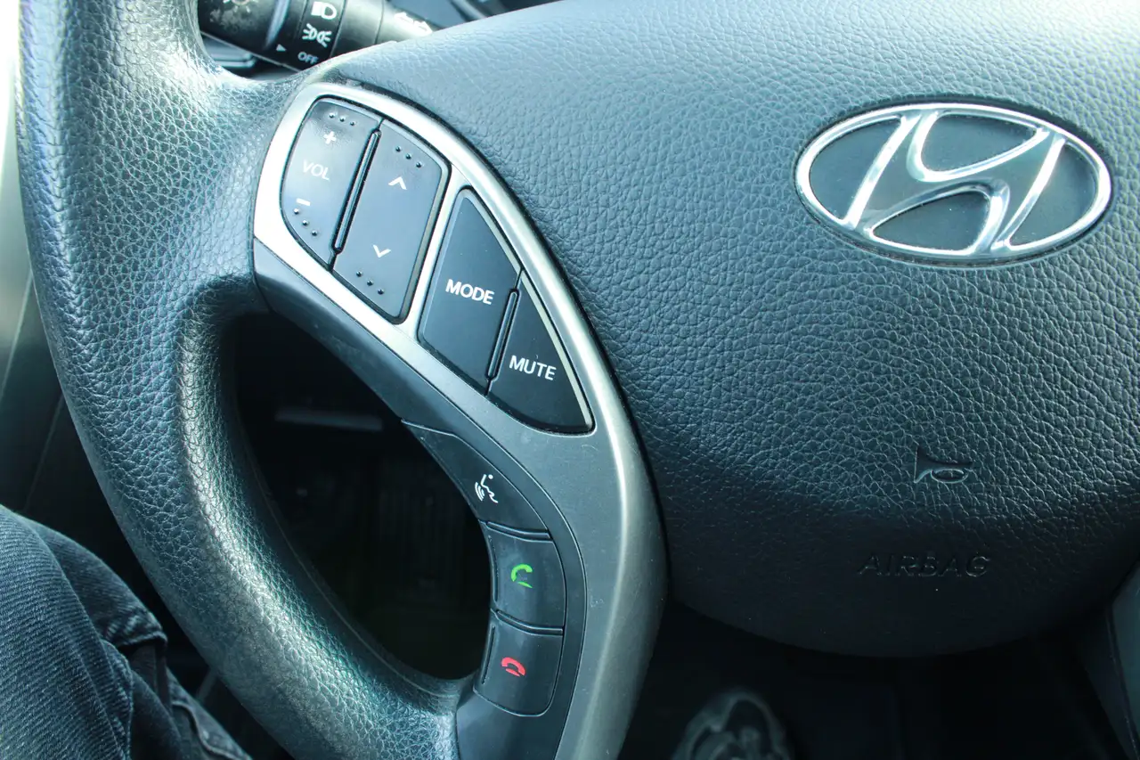 Hyundai ELANTRA снимка Hyundai ELANTRA