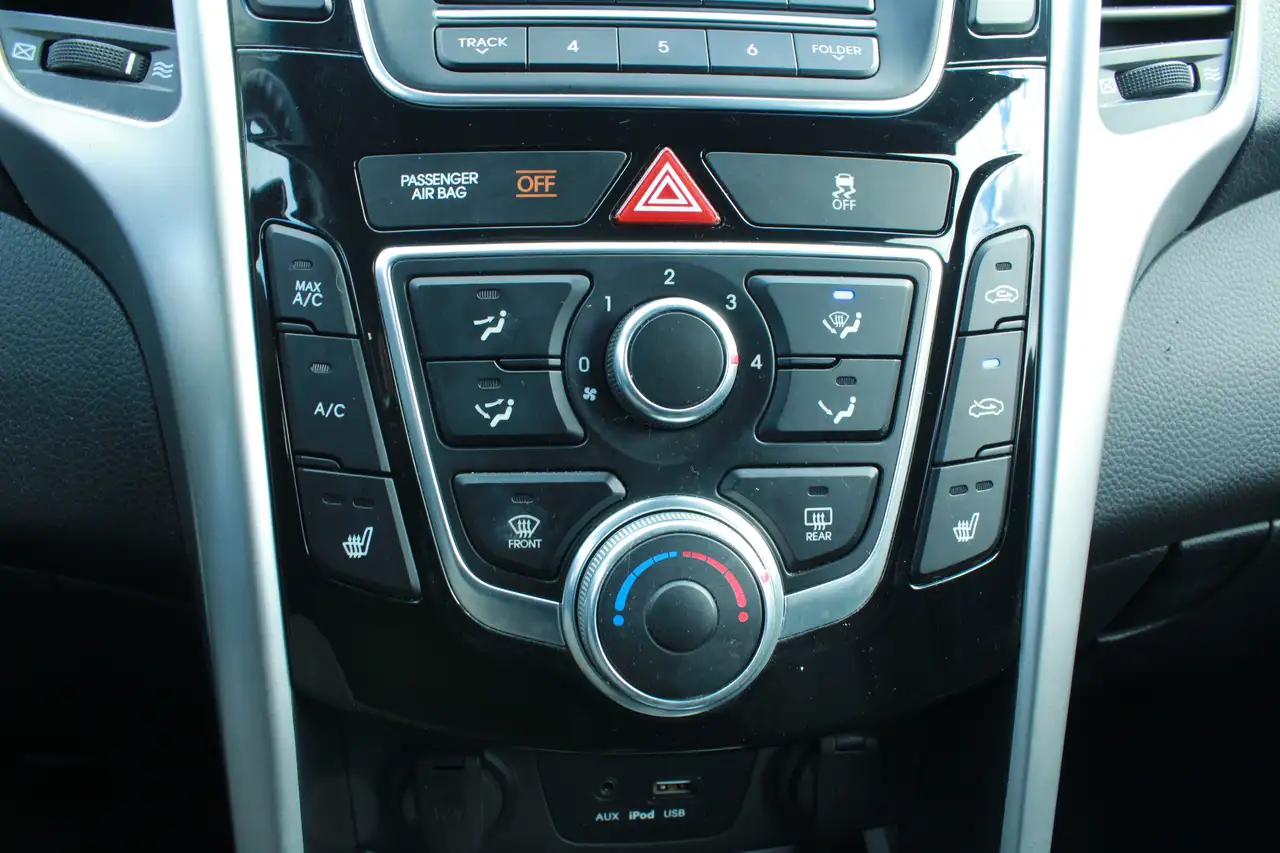 Hyundai ELANTRA снимка Hyundai ELANTRA