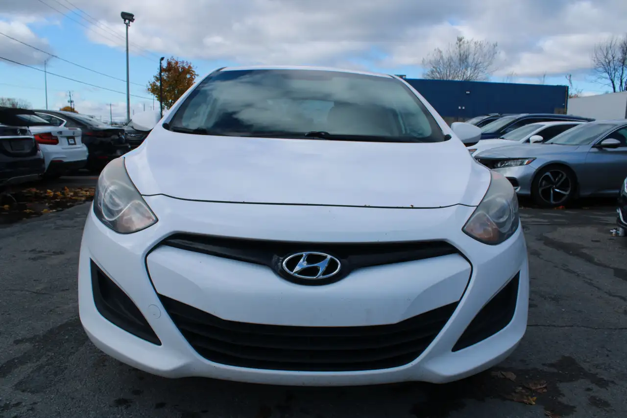 Hyundai ELANTRA снимка Hyundai ELANTRA