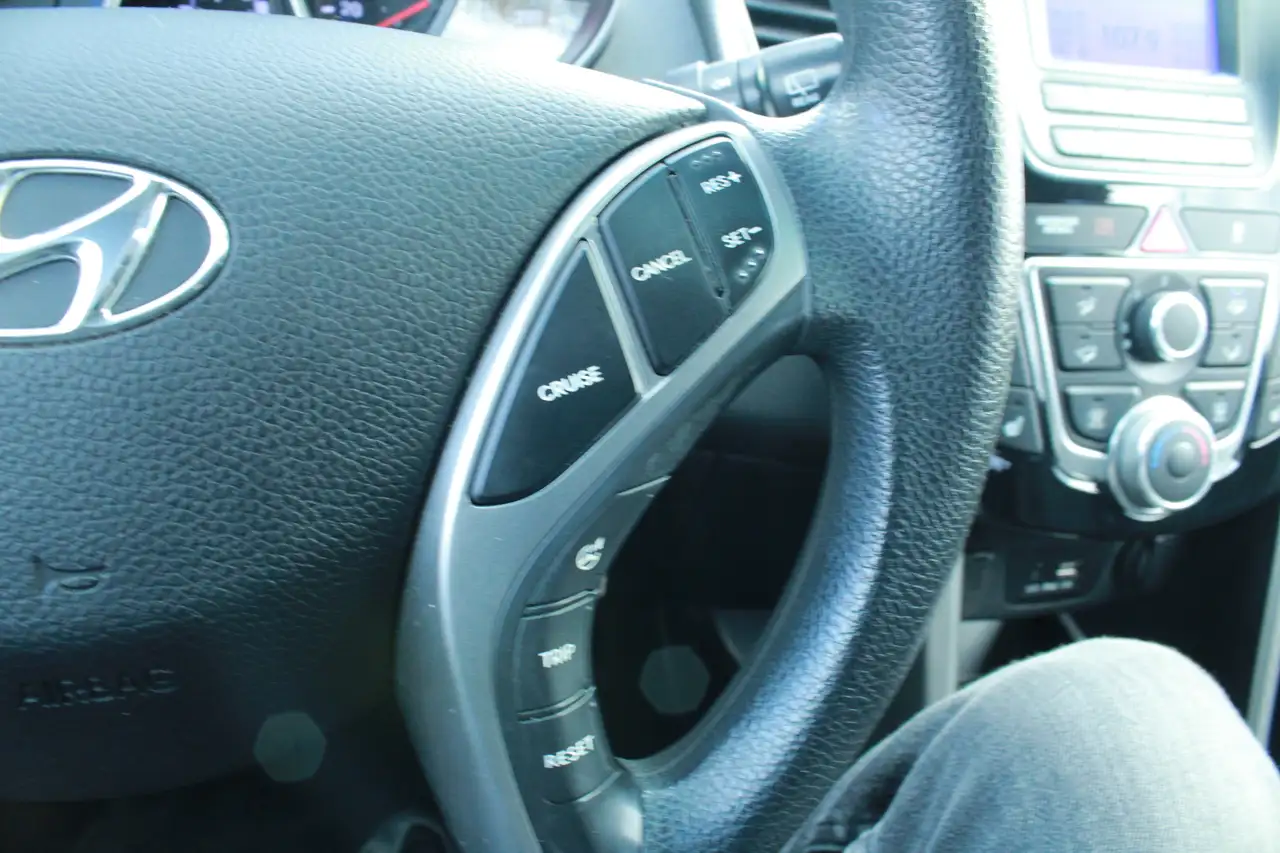 Hyundai ELANTRA снимка Hyundai ELANTRA