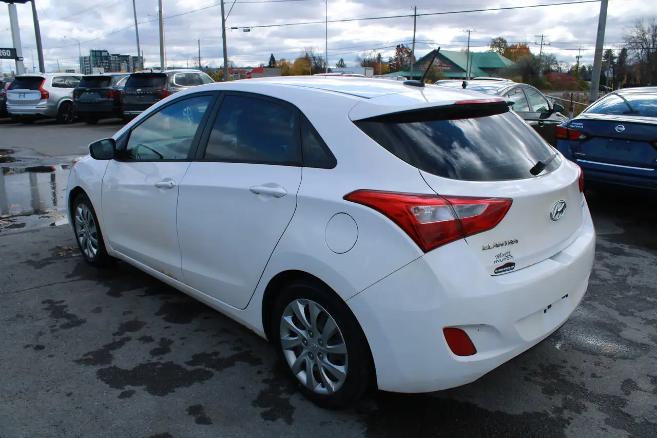 Hyundai ELANTRA снимка Hyundai ELANTRA