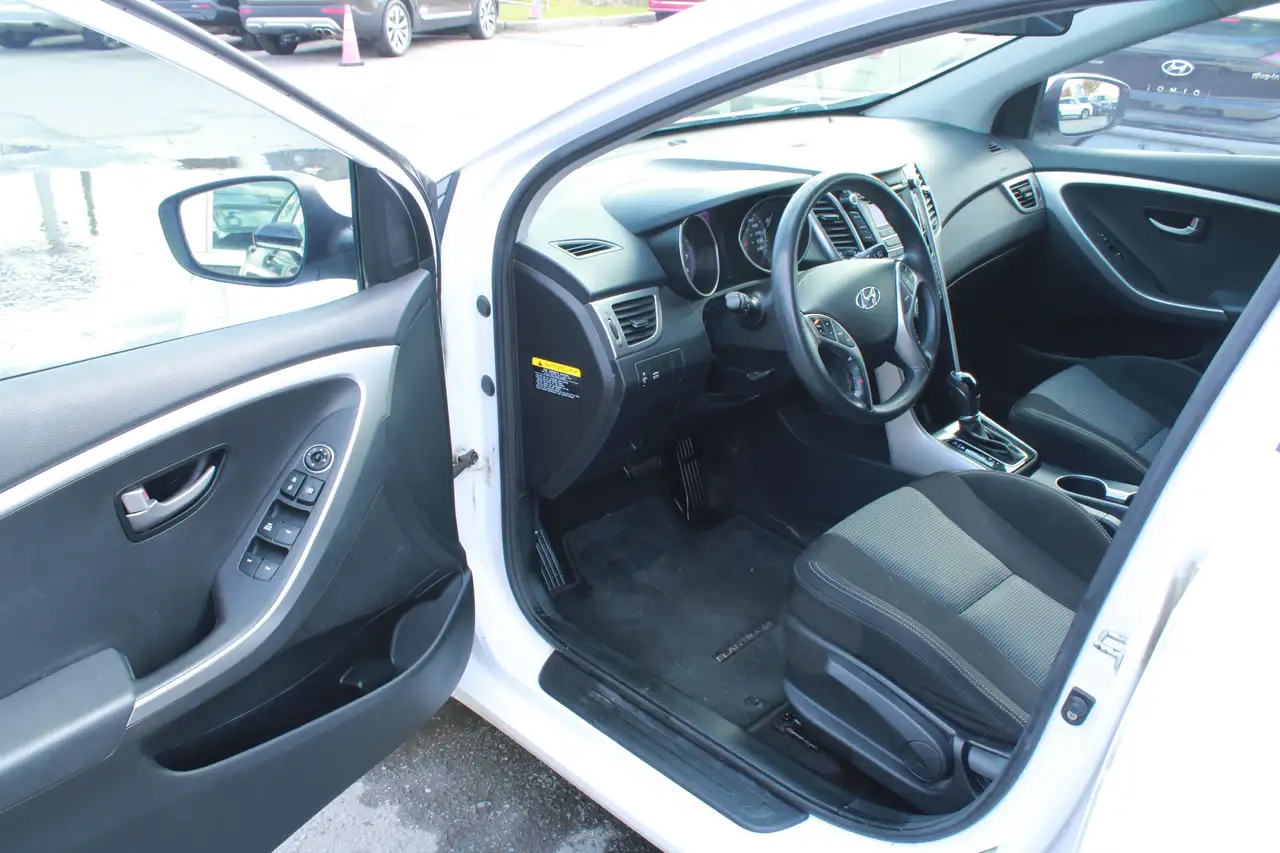 Hyundai ELANTRA снимка Hyundai ELANTRA