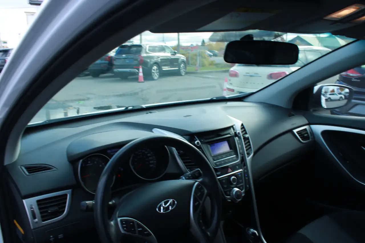 Hyundai ELANTRA снимка Hyundai ELANTRA