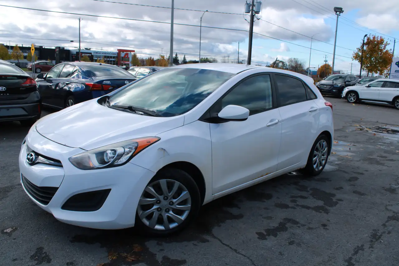 Hyundai ELANTRA снимка Hyundai ELANTRA