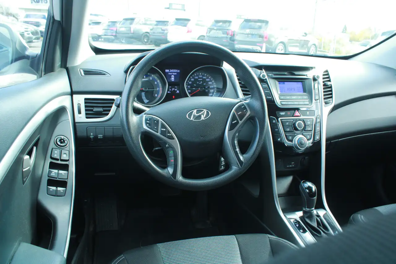 Hyundai ELANTRA снимка Hyundai ELANTRA