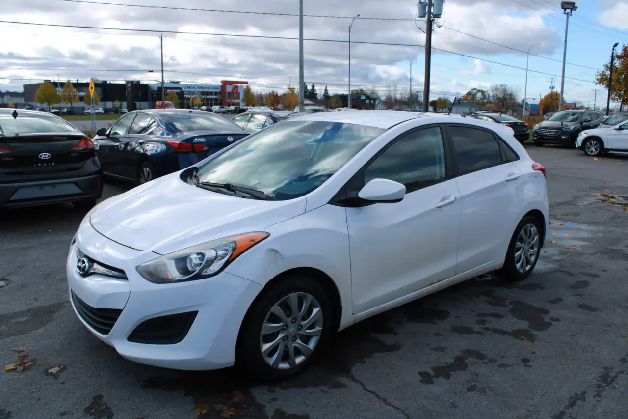 Hyundai ELANTRA снимка Hyundai ELANTRA