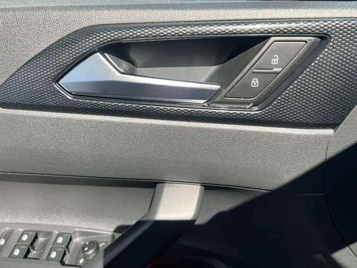 Volkswagen Taigo "Más" 1.0 TSI 6 vel. 2025, foto 15
