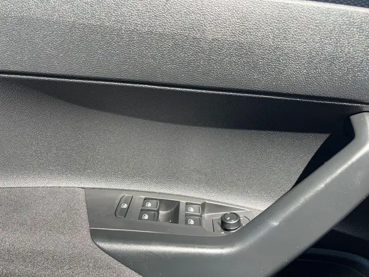 Volkswagen Taigo "Más" 1.0 TSI 6 vel. 2025, foto 14