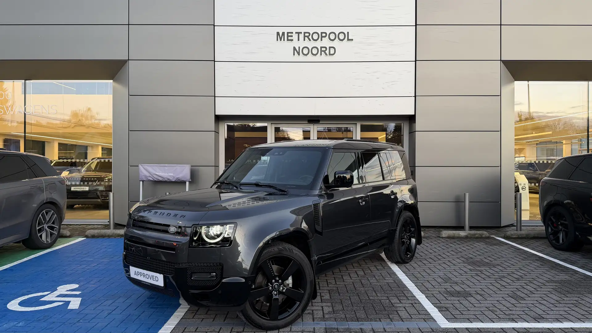 Land Rover Defender 110 D250 X-Dynamic SE// Lichte Vracht Gris - 1