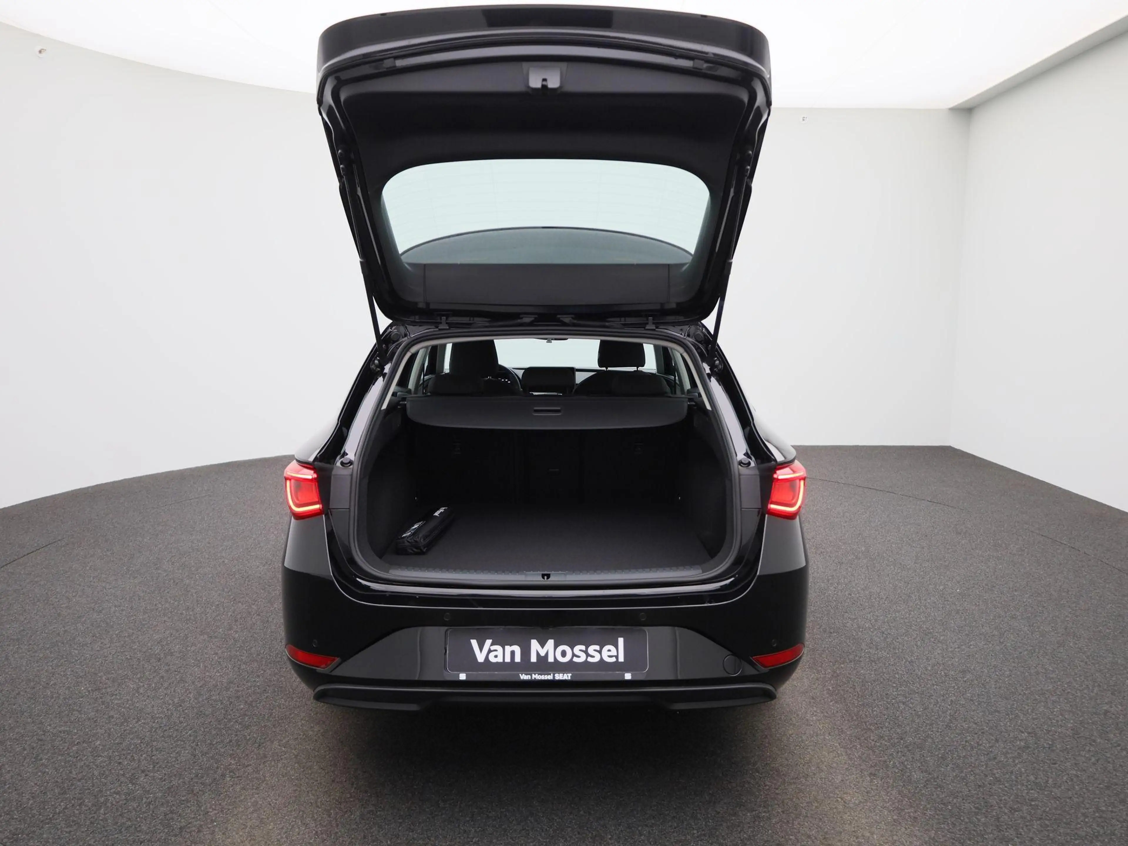 SEAT Leon e-Hybrid Sportstourer 1.5 TSI Style 204 PK | Automaat | LED — photo 11