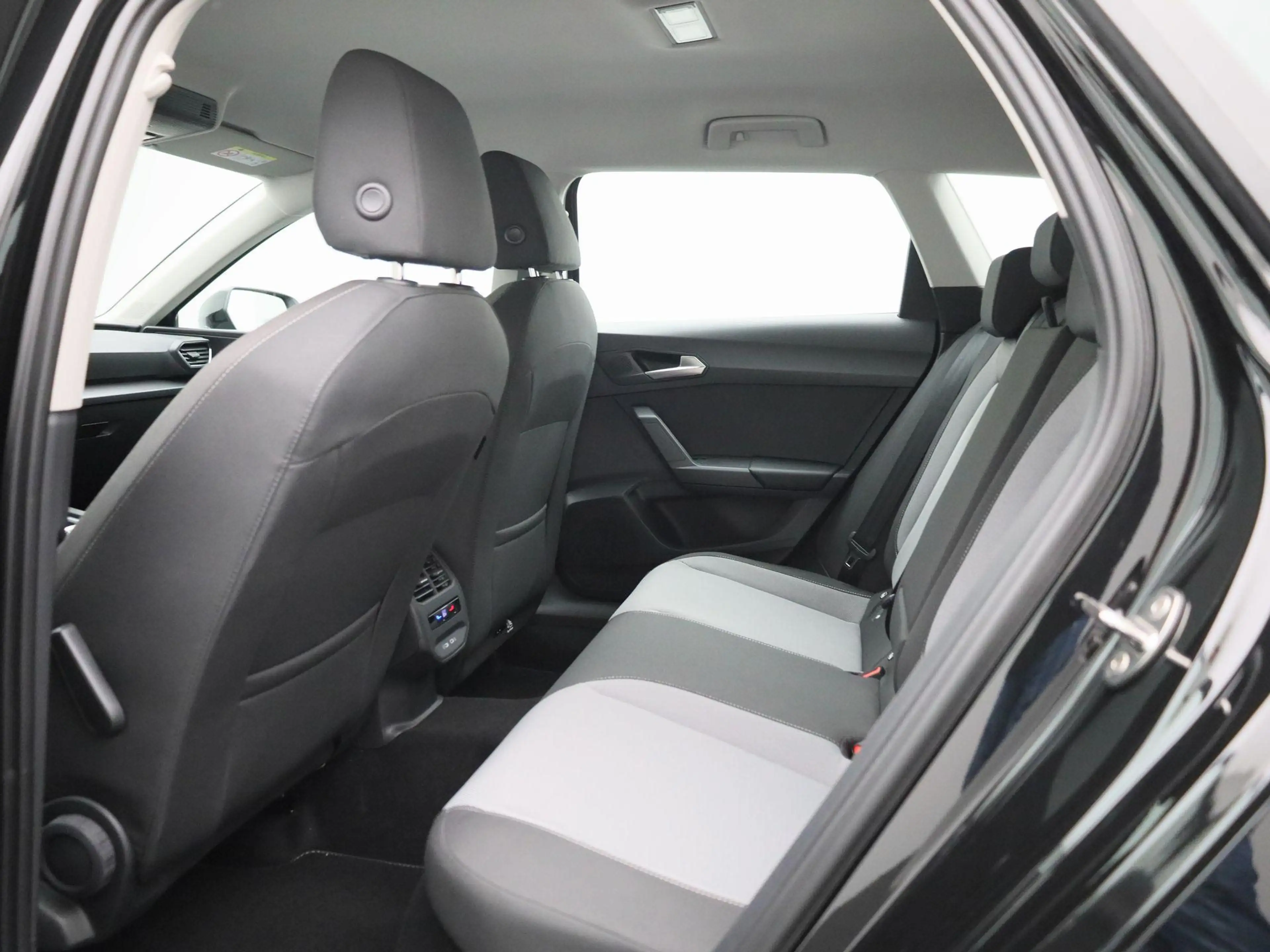SEAT Leon e-Hybrid Sportstourer 1.5 TSI Style 204 PK | Automaat | LED — photo 10