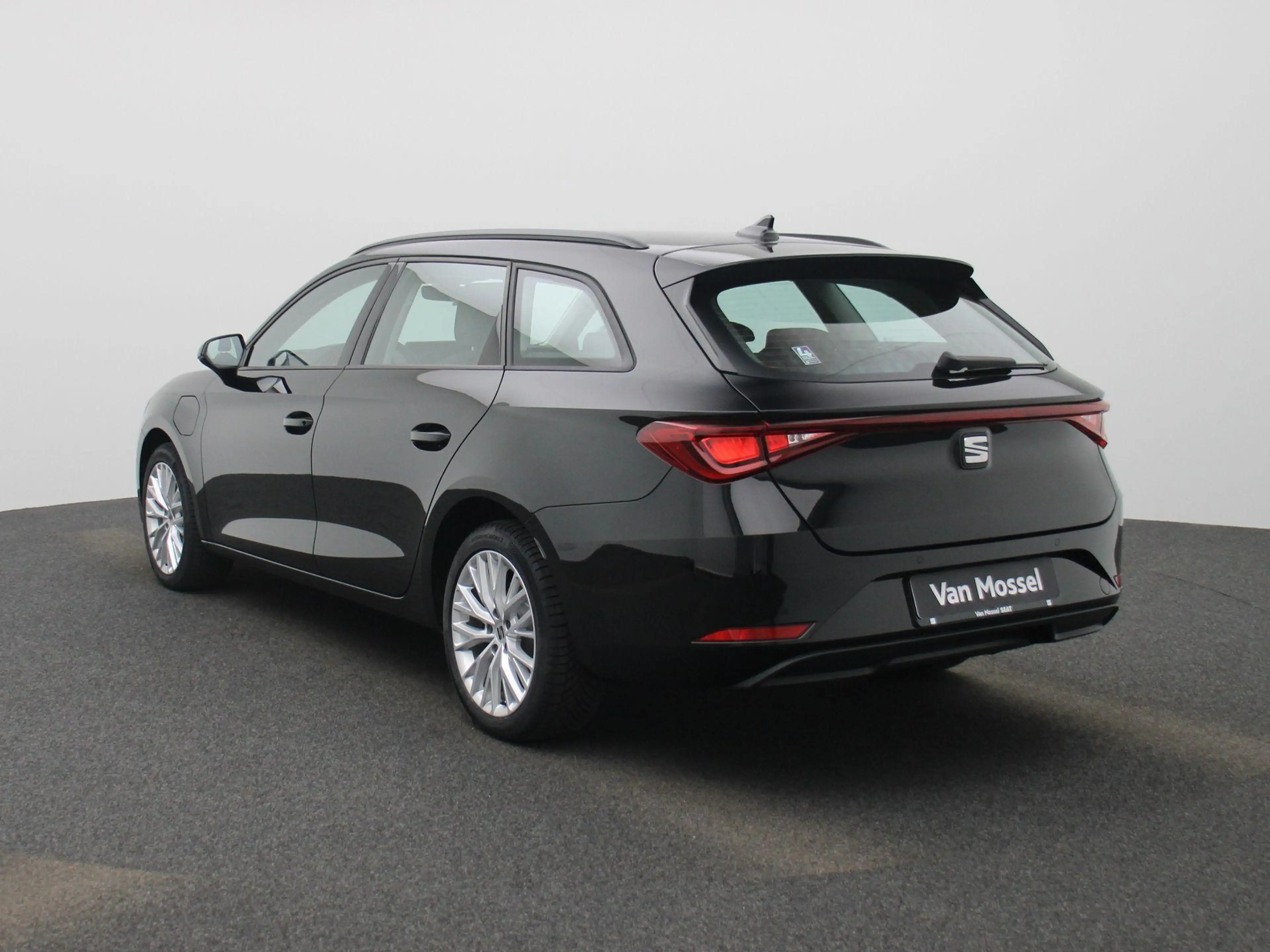 SEAT Leon e-Hybrid Sportstourer 1.5 TSI Style 204 PK | Automaat | LED — photo 2