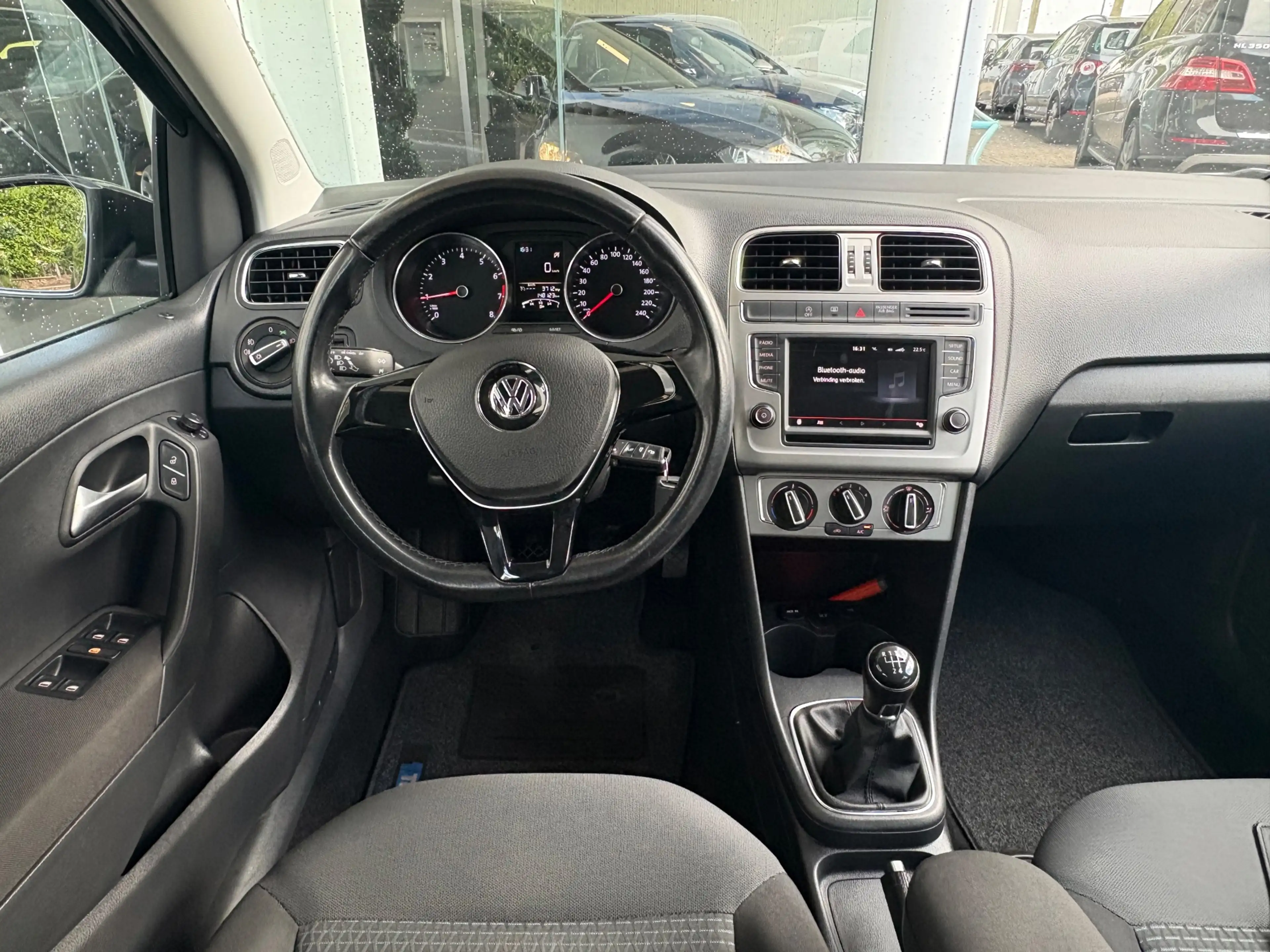 Volkswagen Polo 1.0 BlueMotion|Distr.VV|Bluetooth|NAP| — photo 9