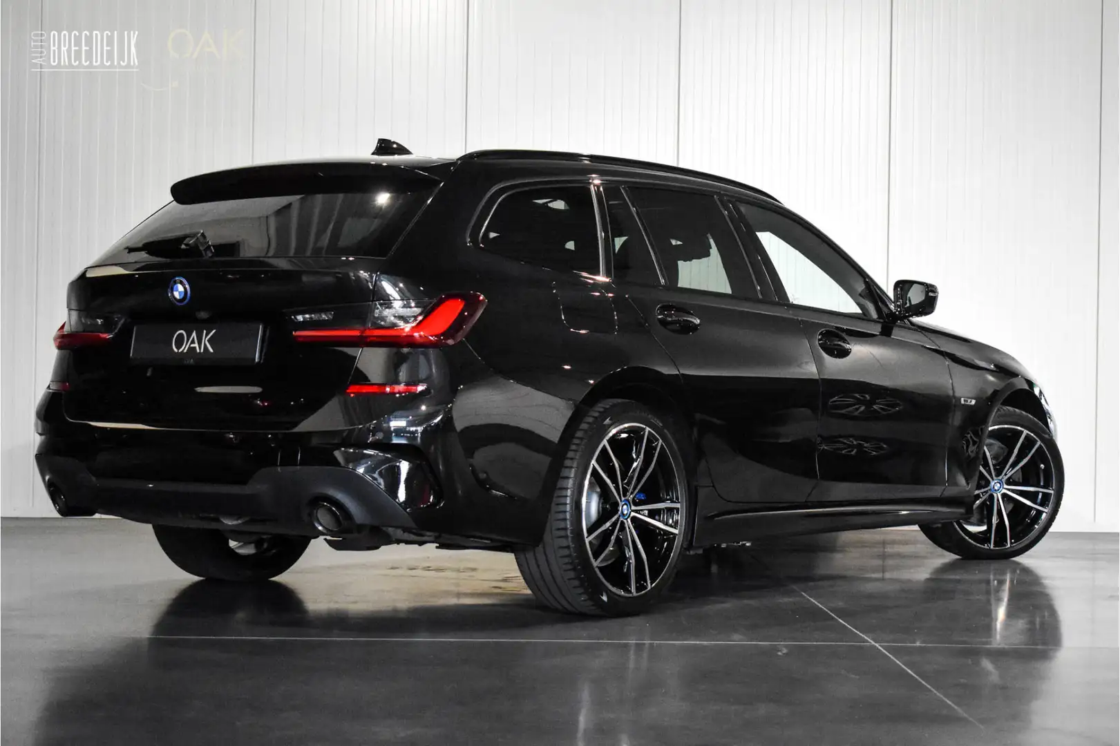 BMW 330 3-serie Touring 330e | M-Sport | Live Cockpit | Le Zwart - 2