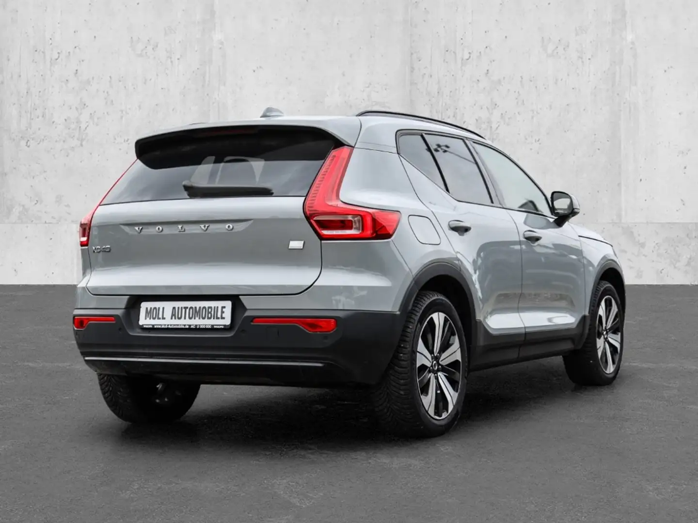Volvo XC40 Plus Dark Recharge Plug-In Hybrid 2WD T5 Twin Engi Grau - 2