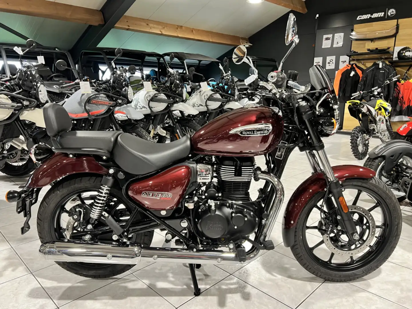 Royal Enfield Meteor 350 Super Nova Rouge - 1