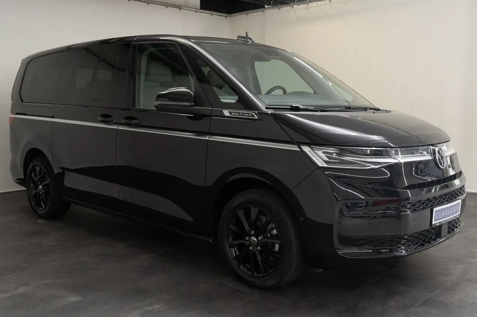 Volkswagen T7 Multivan Style lang DSG Schwarz - 2