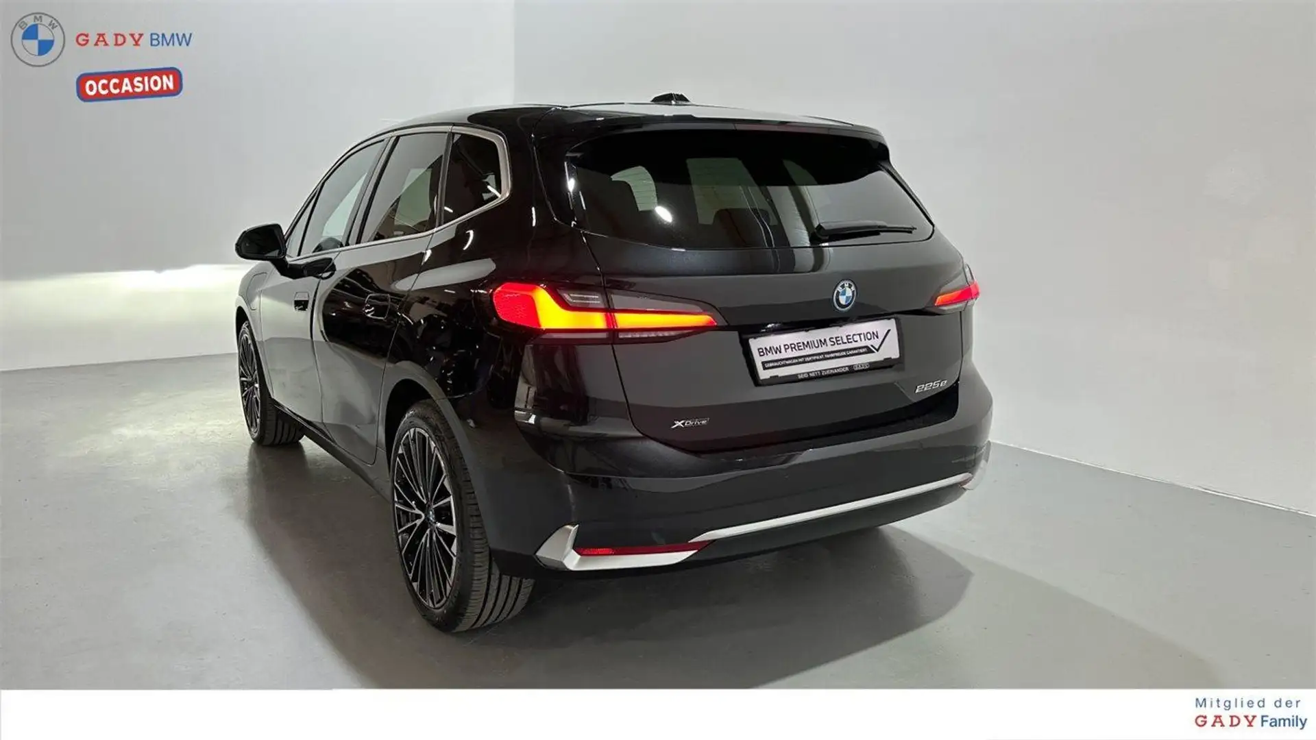 BMW 225 e xDrive Active Tourer Fekete - 2