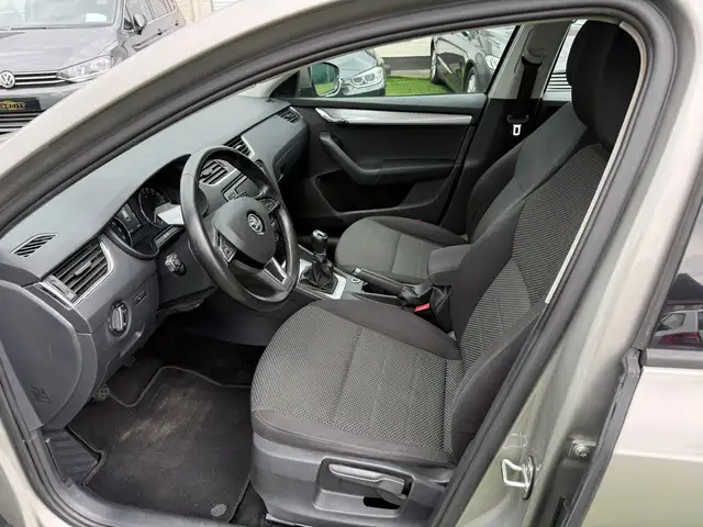 Skoda Octavia view 12