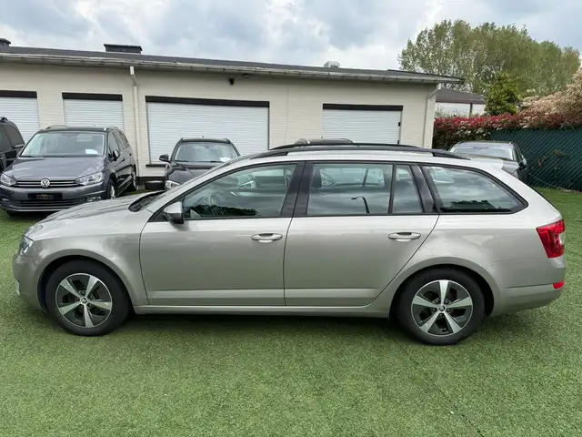 Skoda Octavia view 4