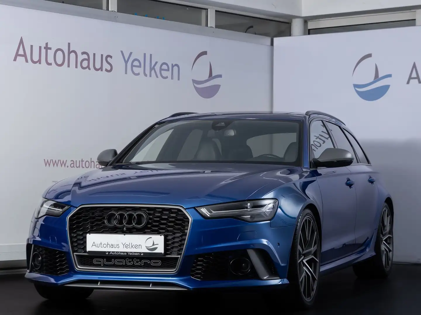 Audi RS6 4.0 TFSI performance MATRIX*PANO*AHK*280KMH Blau - 1