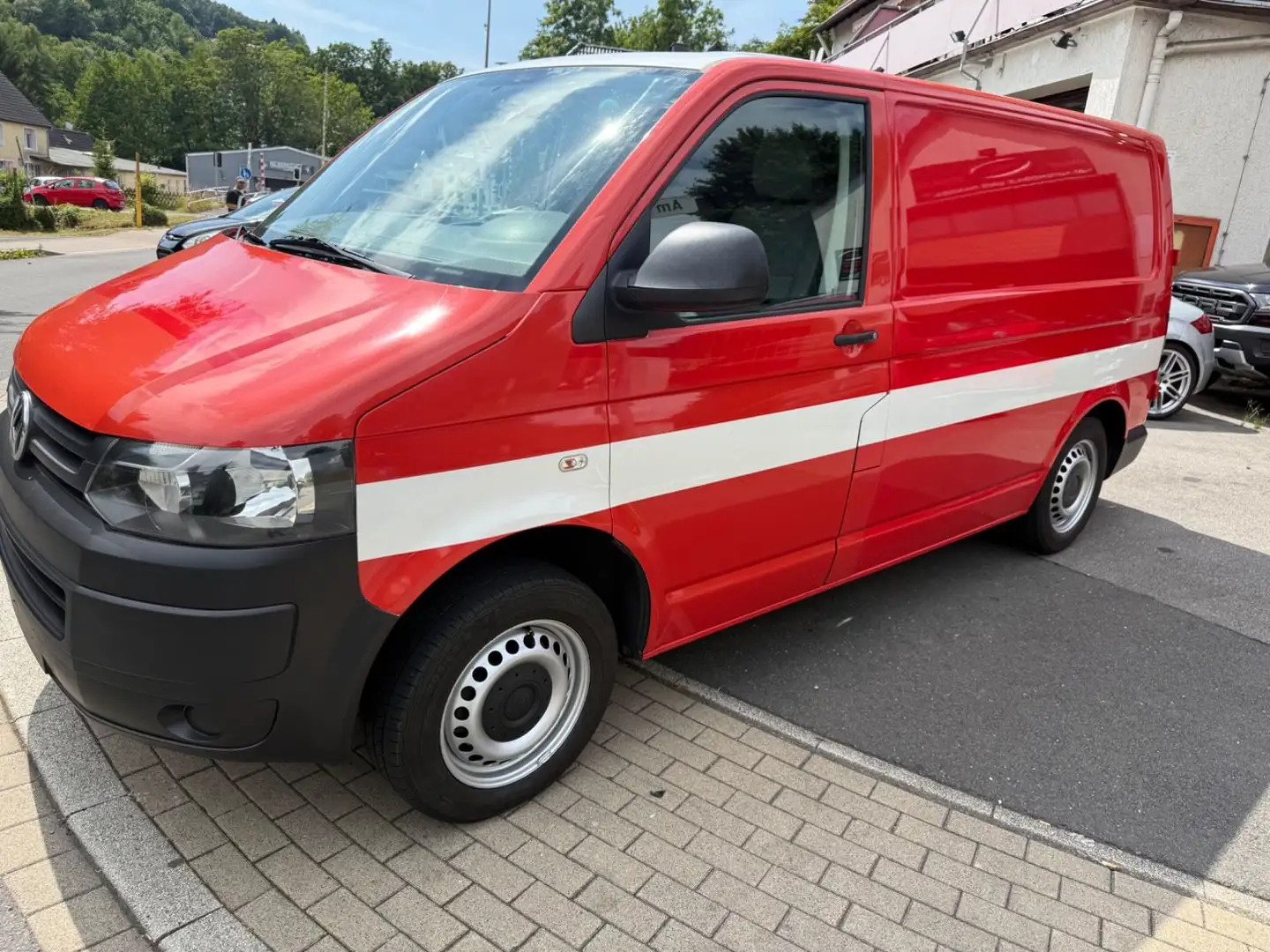 Volkswagen T5 Transporter Kasten-Klima,1.Hand,Tüv,AHK Rot - 1