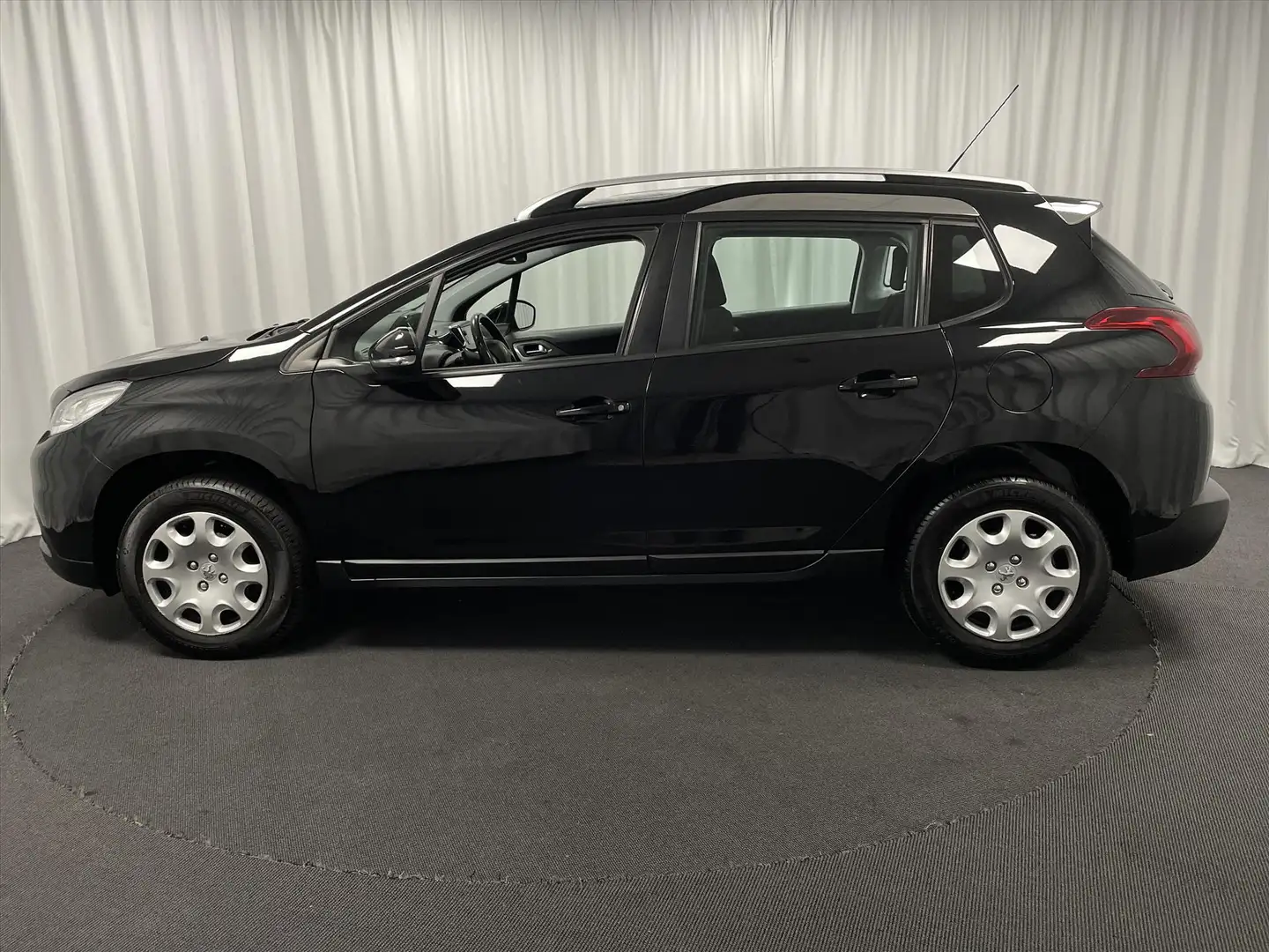 Peugeot 2008 ACTIVE 82pk Navi+Carplay | Airco | Panodak Zwart - 2