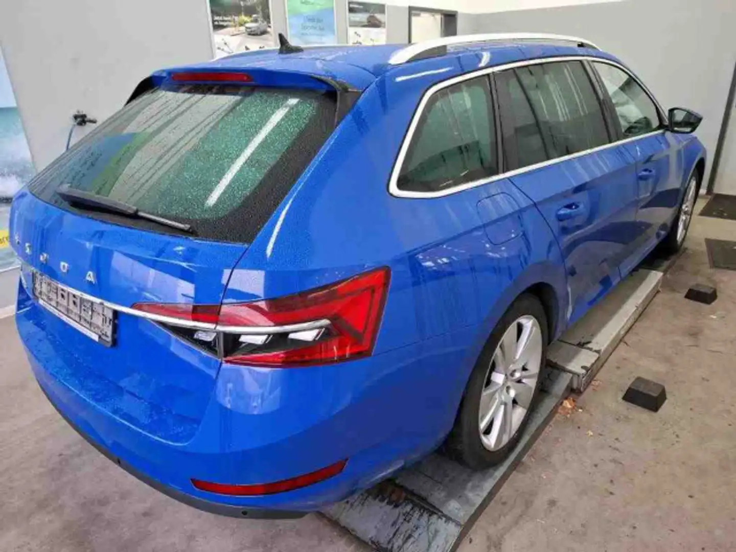 Skoda Superb Combi Style 2.0 TSI DSG LED NAVI PANO AHK Blau - 2