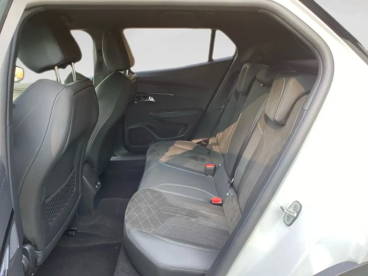 Peugeot 2008 GT Pack 100kW - PROMO 8