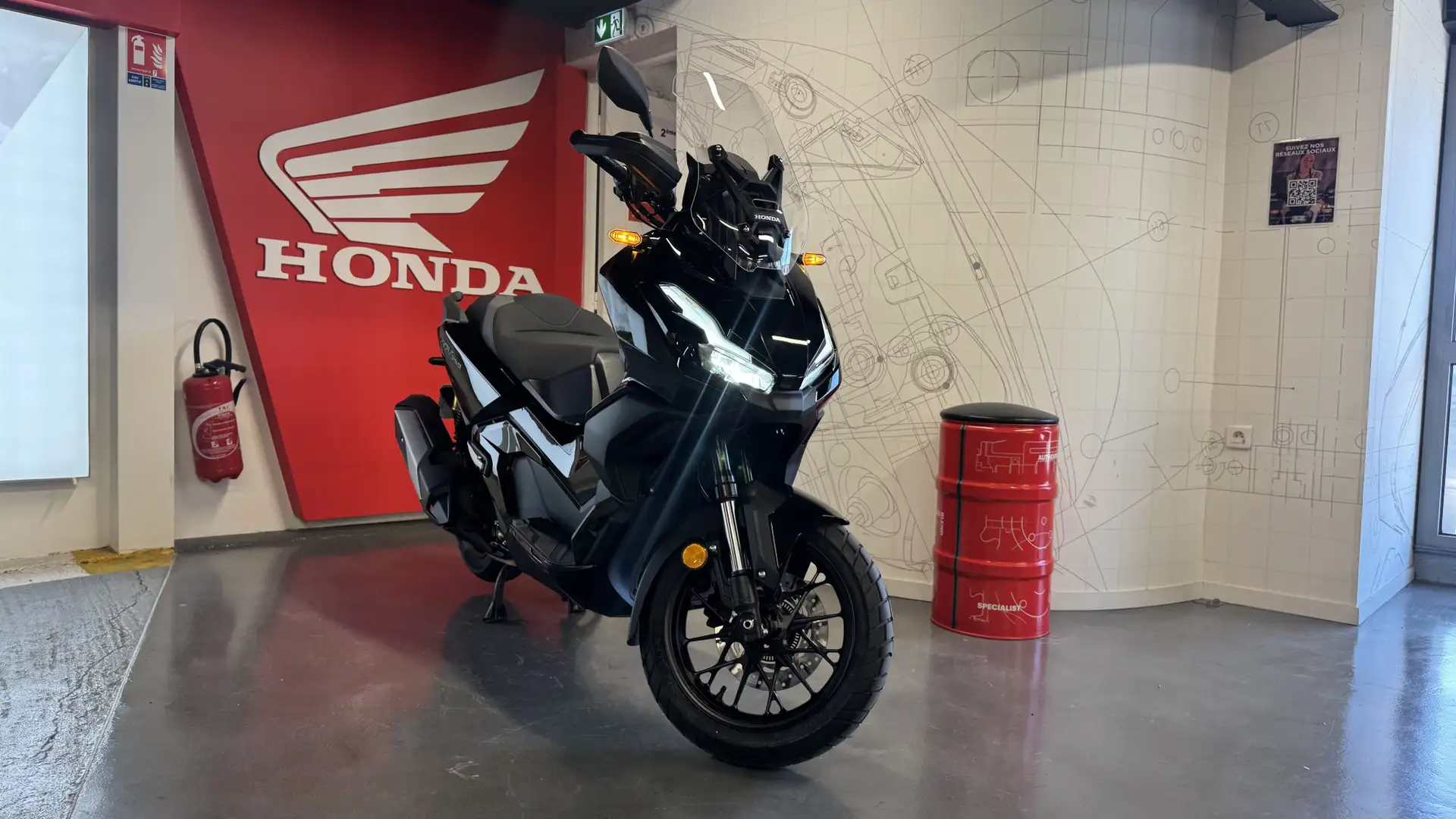 Honda ADV 350 Zwart - 2