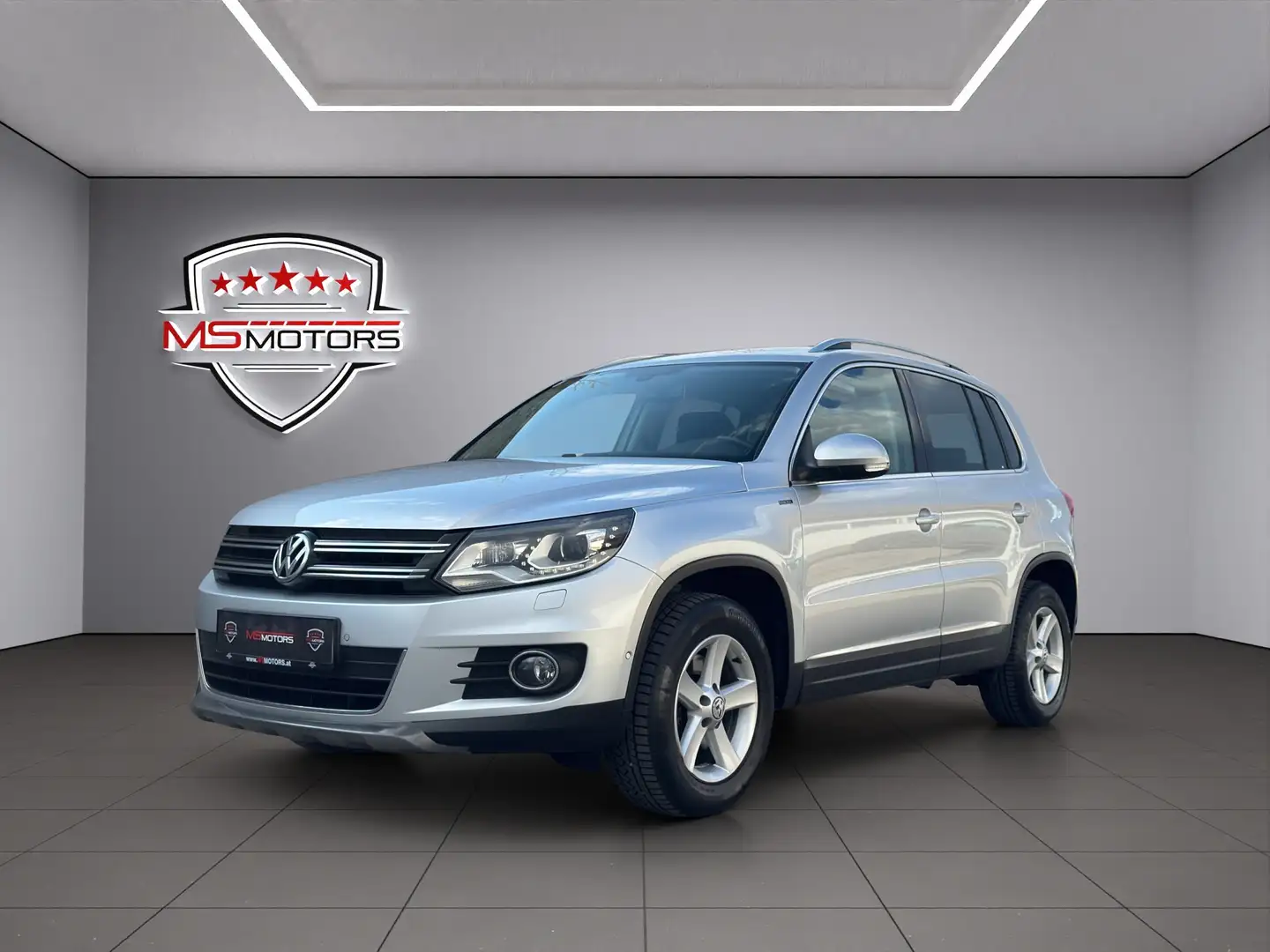Volkswagen Tiguan 2,0 TDI 4Motion*1.BESITZ*NAVI*TEMPOMAT*KREDIT Silber - 1