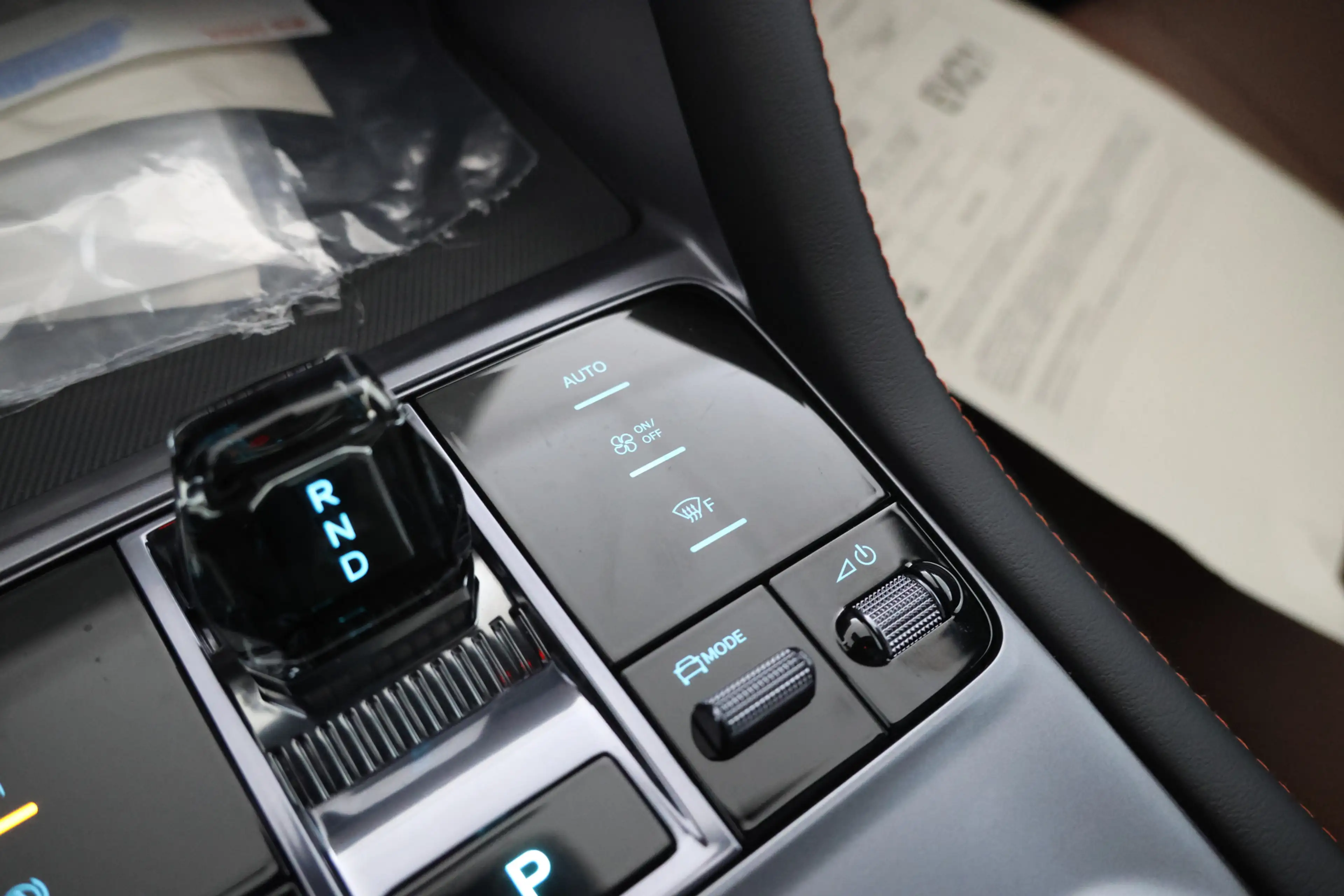 BYD Seal U 1.5 DM-i FWD Boost Plug in hybrid, Bruin int. fabr — photo 36