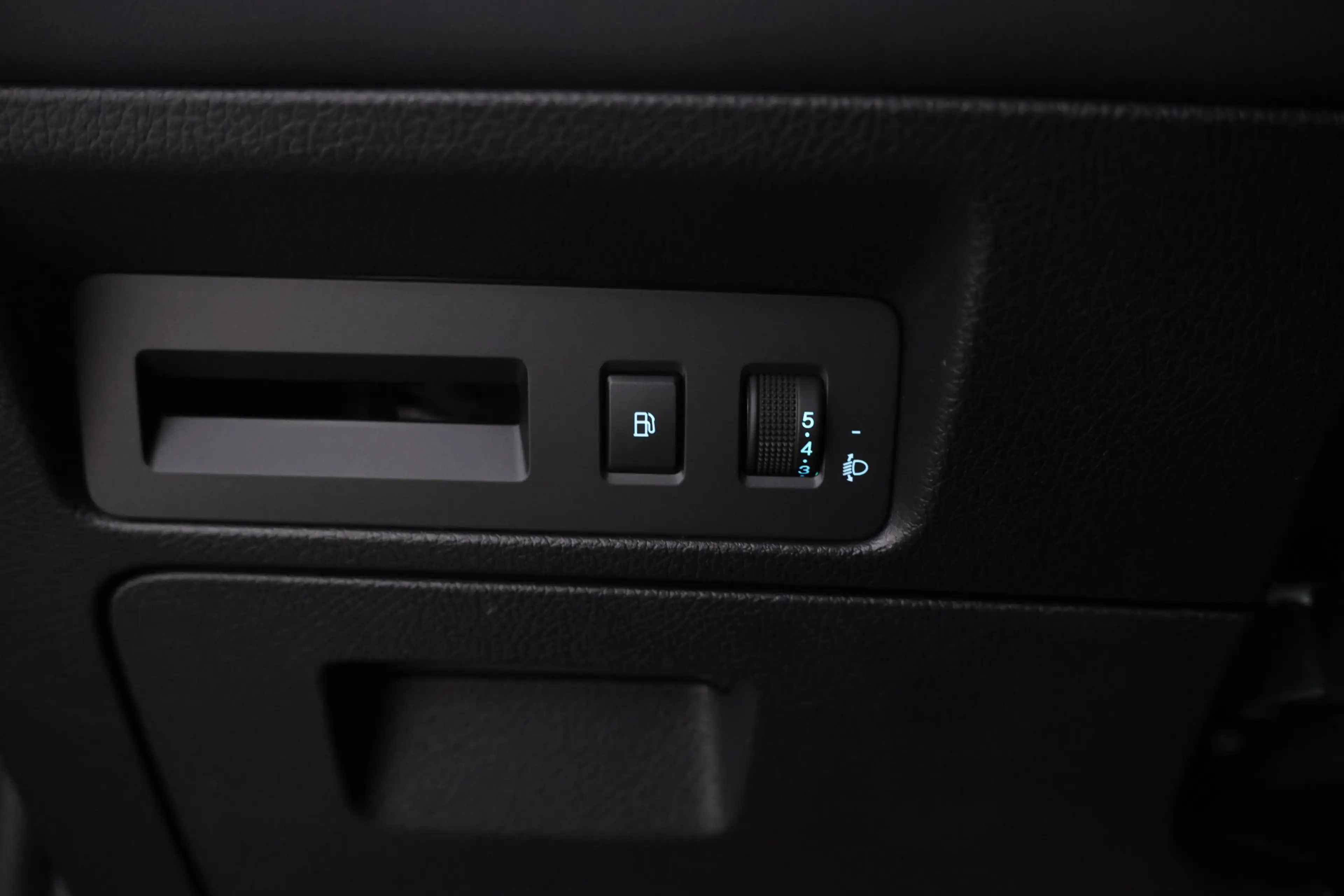BYD Seal U 1.5 DM-i FWD Boost Plug in hybrid, Bruin int. fabr — photo 22