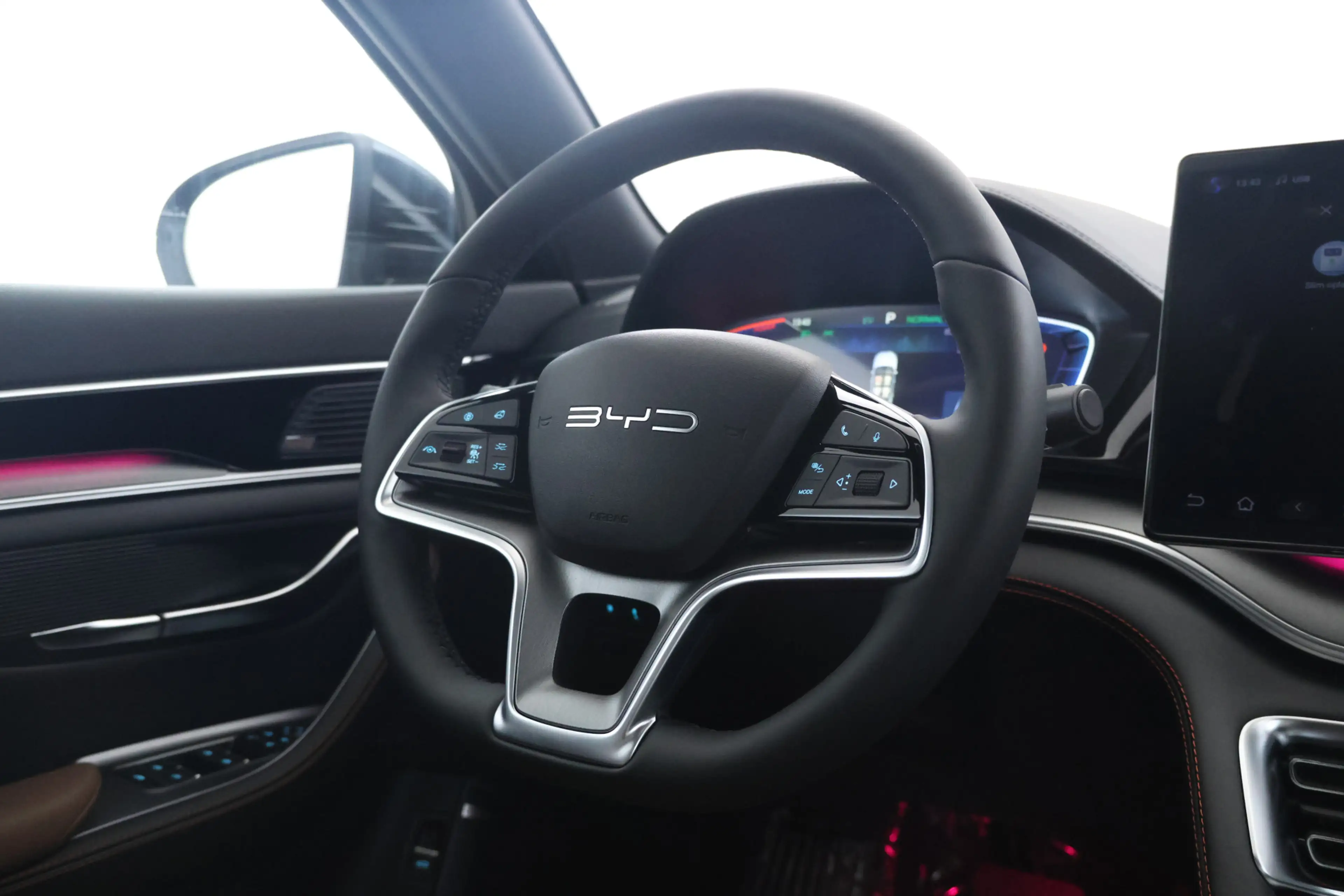 BYD Seal U 1.5 DM-i FWD Boost Plug in hybrid, Bruin int. fabr — photo 29